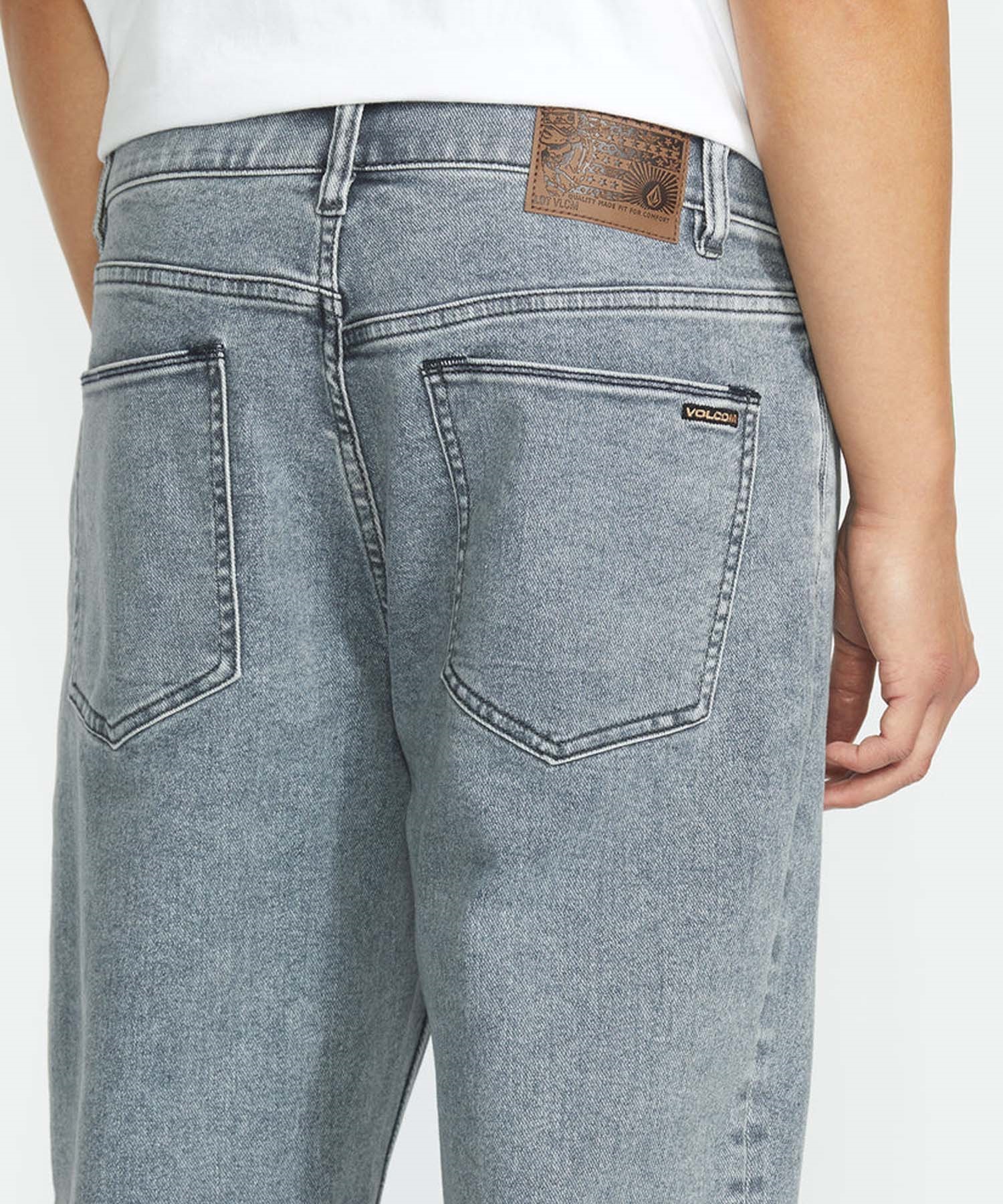 VOLCOM ボルコム ロングパンツ メンズ デニム ジーンズ テーパードフィット Modown Tapered Denim A1932102(ASH-28inch)