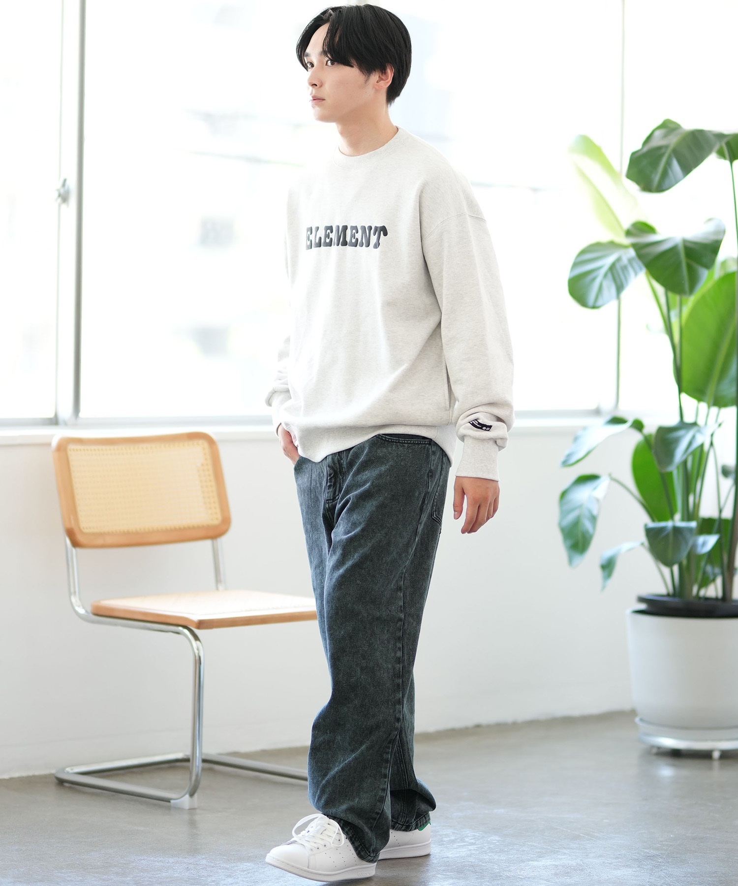新品　裏起毛　ESSENTIALS バックロゴ トレーナー　Mサイズ トレーナー 裏起毛 胸ロゴ刺繍 クルーネック トップス プル