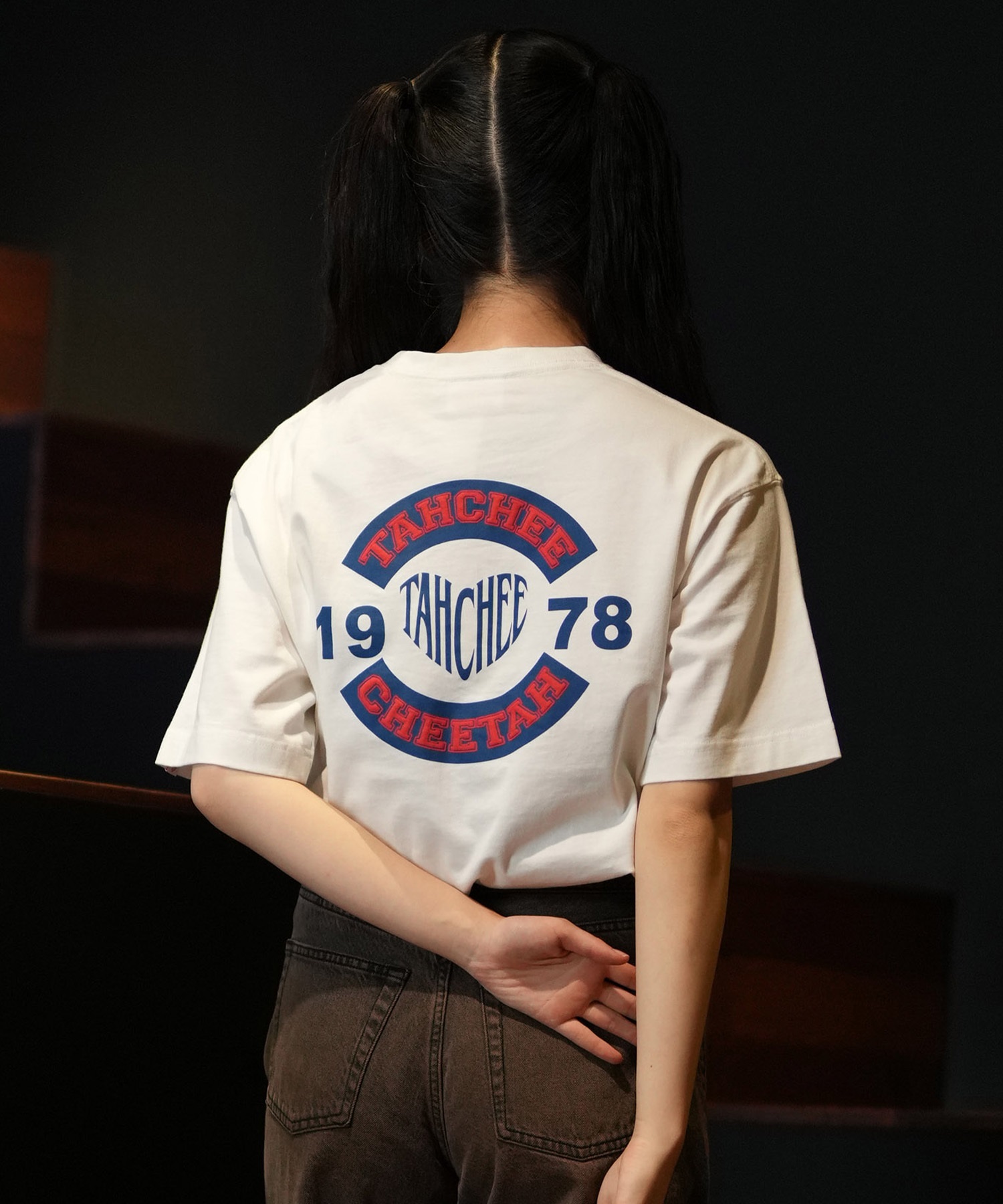 TAHCHEE ターチー 半袖 Tシャツ レディース カレッジロゴ