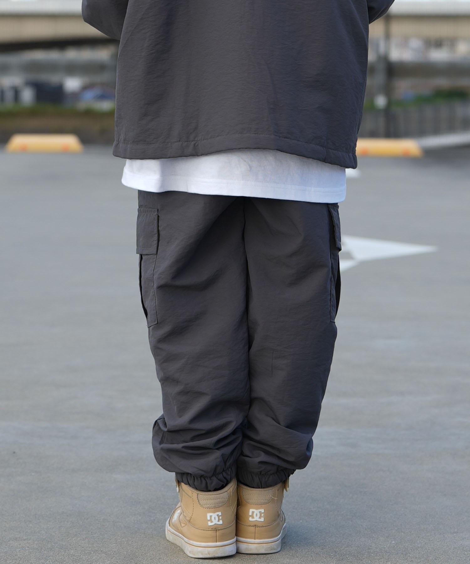 What it isNt ART BY MARKGONZALES ワット イット イズント