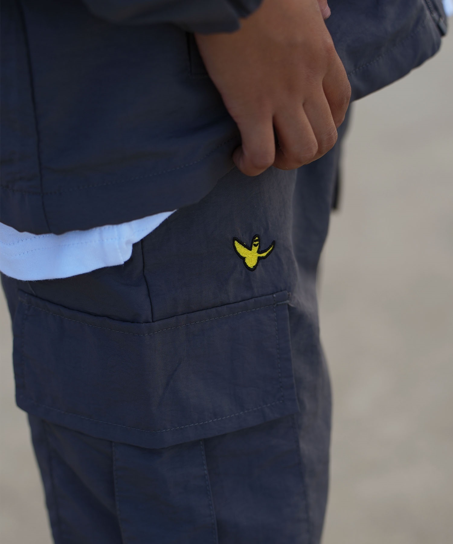 What it isNt ART BY MARKGONZALES ワット イット イズント