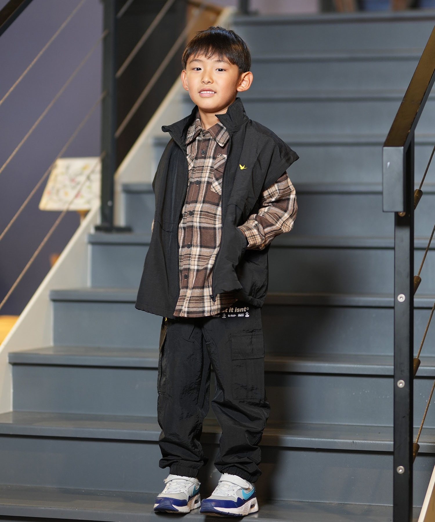 What it isNt ART BY MARKGONZALES ワット イット イズント What it isNt ART BY MARKGONZALES ワット イット イズント