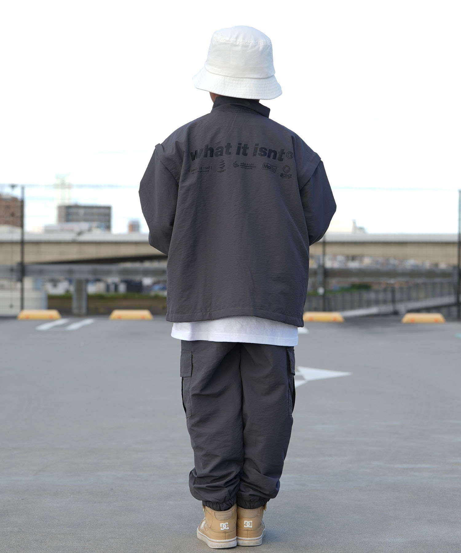 What it isNt ART BY MARKGONZALES ワット イット イズント