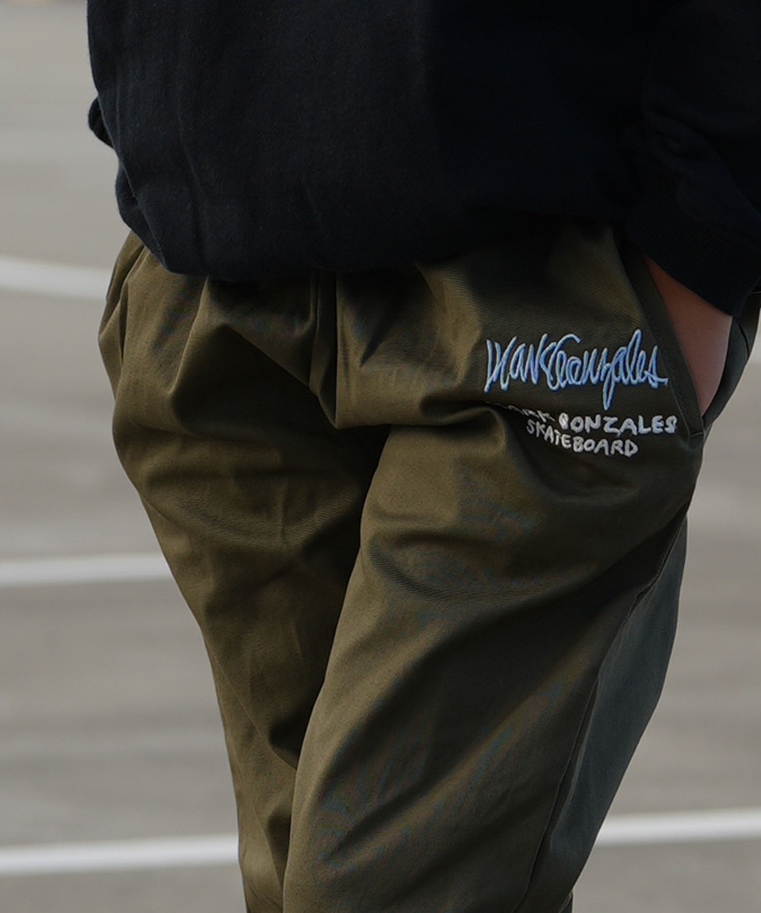 What it isNt ART BY MARKGONZALES ワット イット イズント What it isNt ART BY MARKGONZALES ワット イット イズント