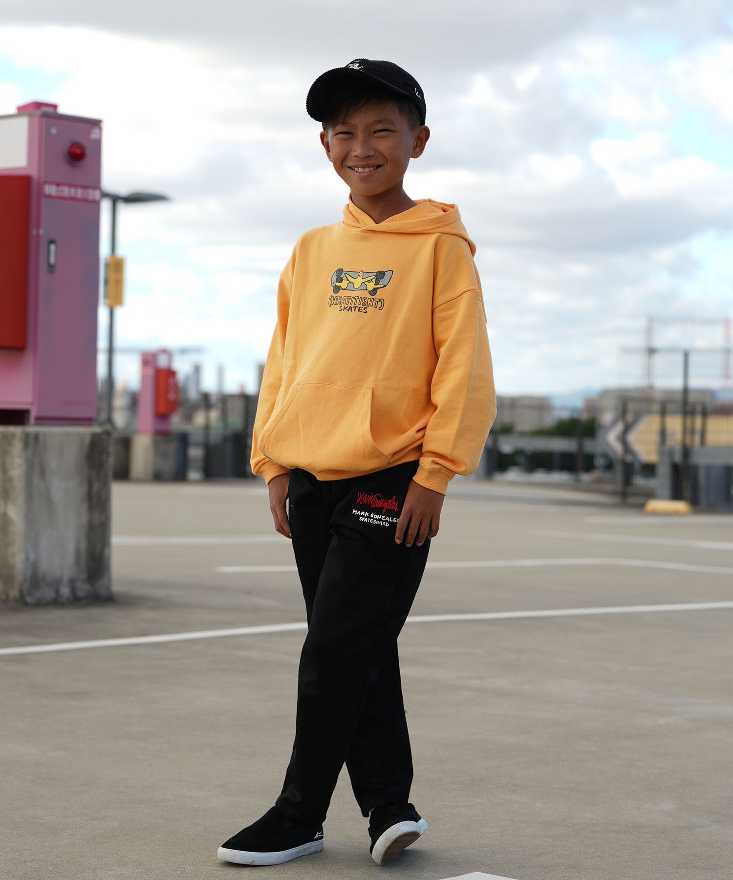 What it isNt ART BY MARKGONZALES ワット イット イズント