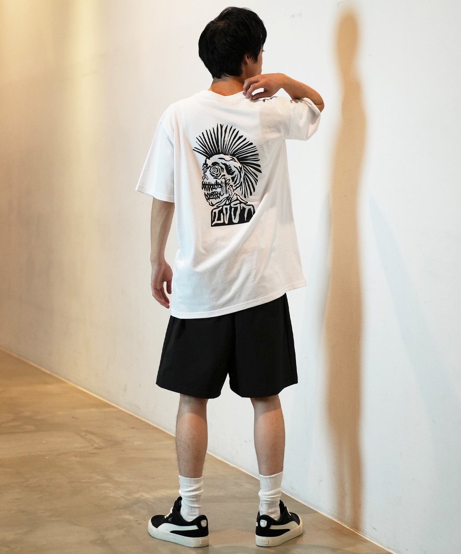 LOST ロスト 半袖 Tシャツ メンズ フロントプリント バック