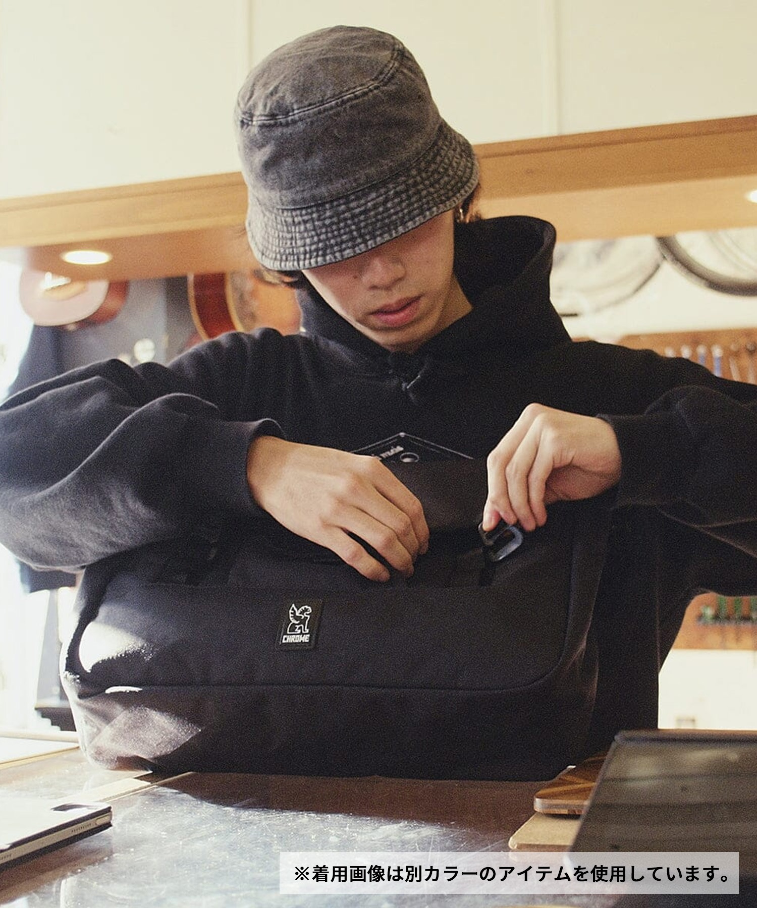 CHROME ブラック ショルダーバッグ CHROME ( クローム ) メッセンジャーバッグ CTZ MESSENGER BAG