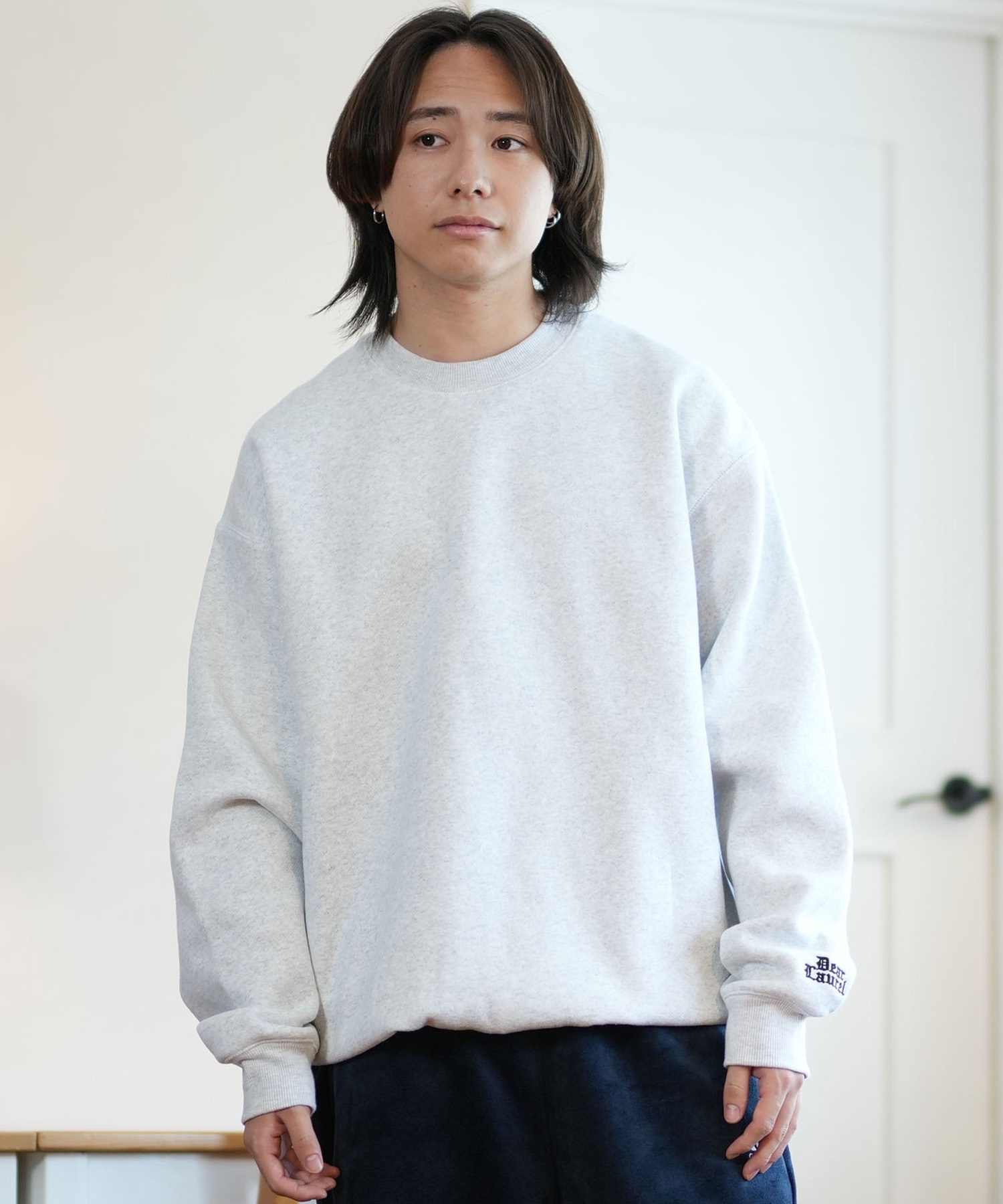 DEAR LAUREL ディアローレル トレーナー クルーネック メンズ スウェット ワンポイント ブラックレター 裏起毛 D24F1101(ASH-M)