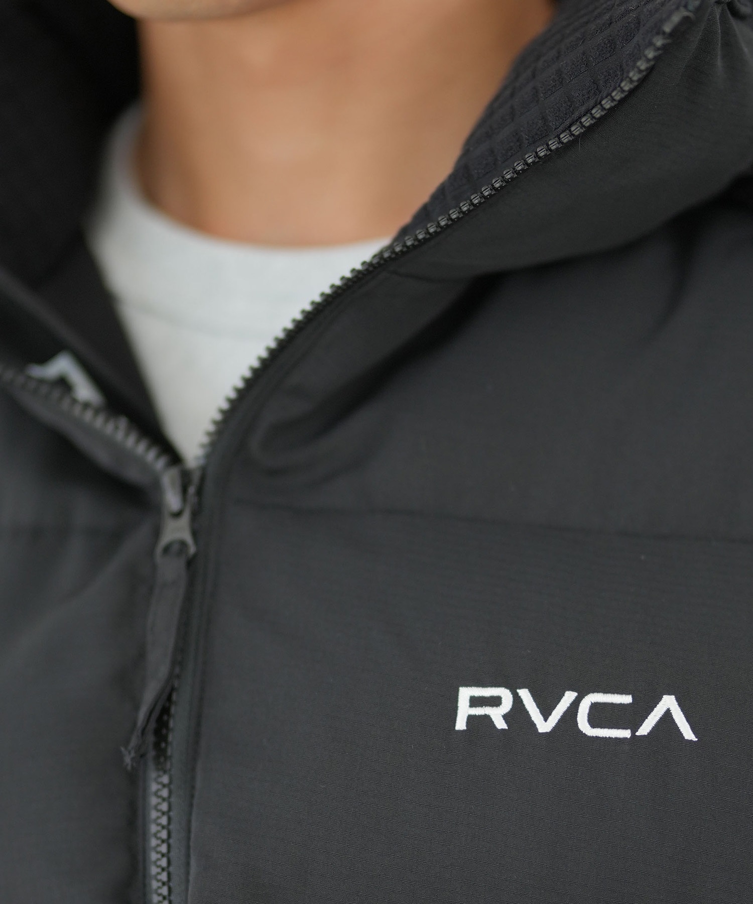 RVCA ルーカ アウター 中綿 メンズ ベスト ロゴ バックプリント RVCA ルーカ アウター 中綿 メンズ ベスト ロゴ バックプリント