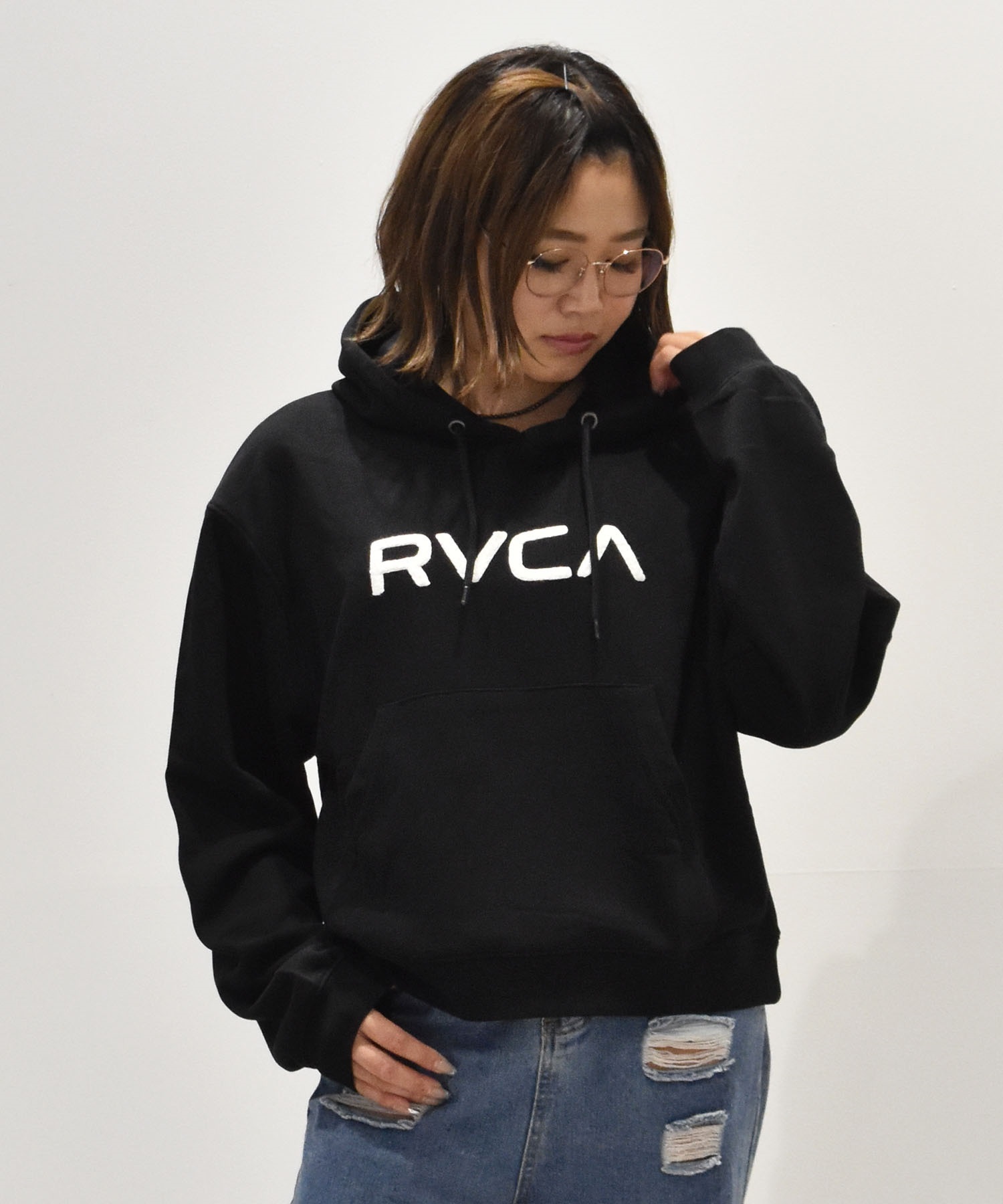 い出のひと時に、とびきりのおしゃれを！ パーカー ルーカ RVCA レディース プルオーバー ロゴ ジャケット・アウター
