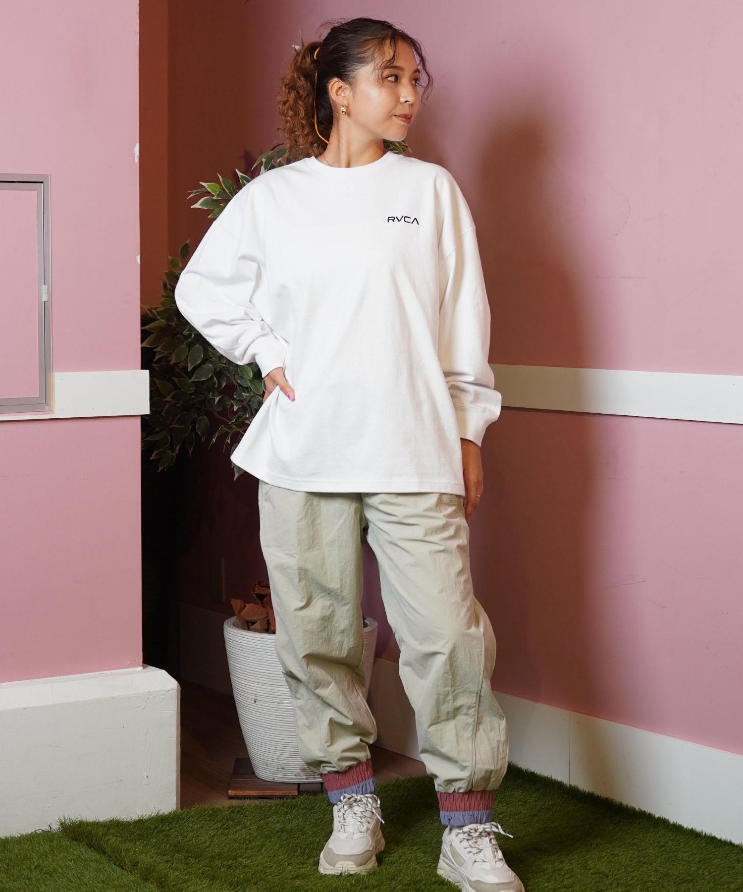 RVCA ルーカ 長袖 Tシャツ レディース VA バックプリント ロンT 小花柄 ムラサキスポーツ限定 BE044-P52 RVCA ルーカ 長袖 Tシャツ レディース VA バックプリント ロンT