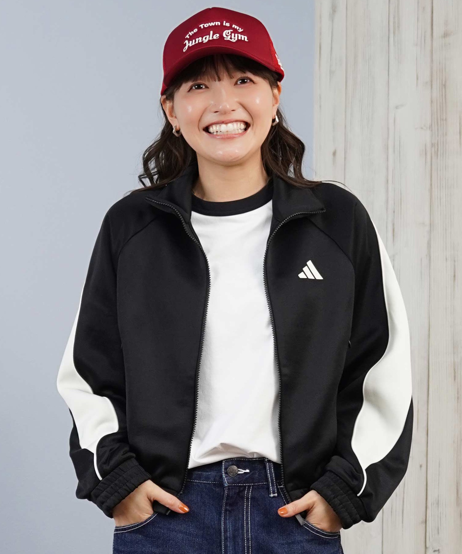 adidas アディダス　トラックジャケット　ジャージ　古着女子　ショート丈 adidas アディダス ジャージ トラックジャケット レディース