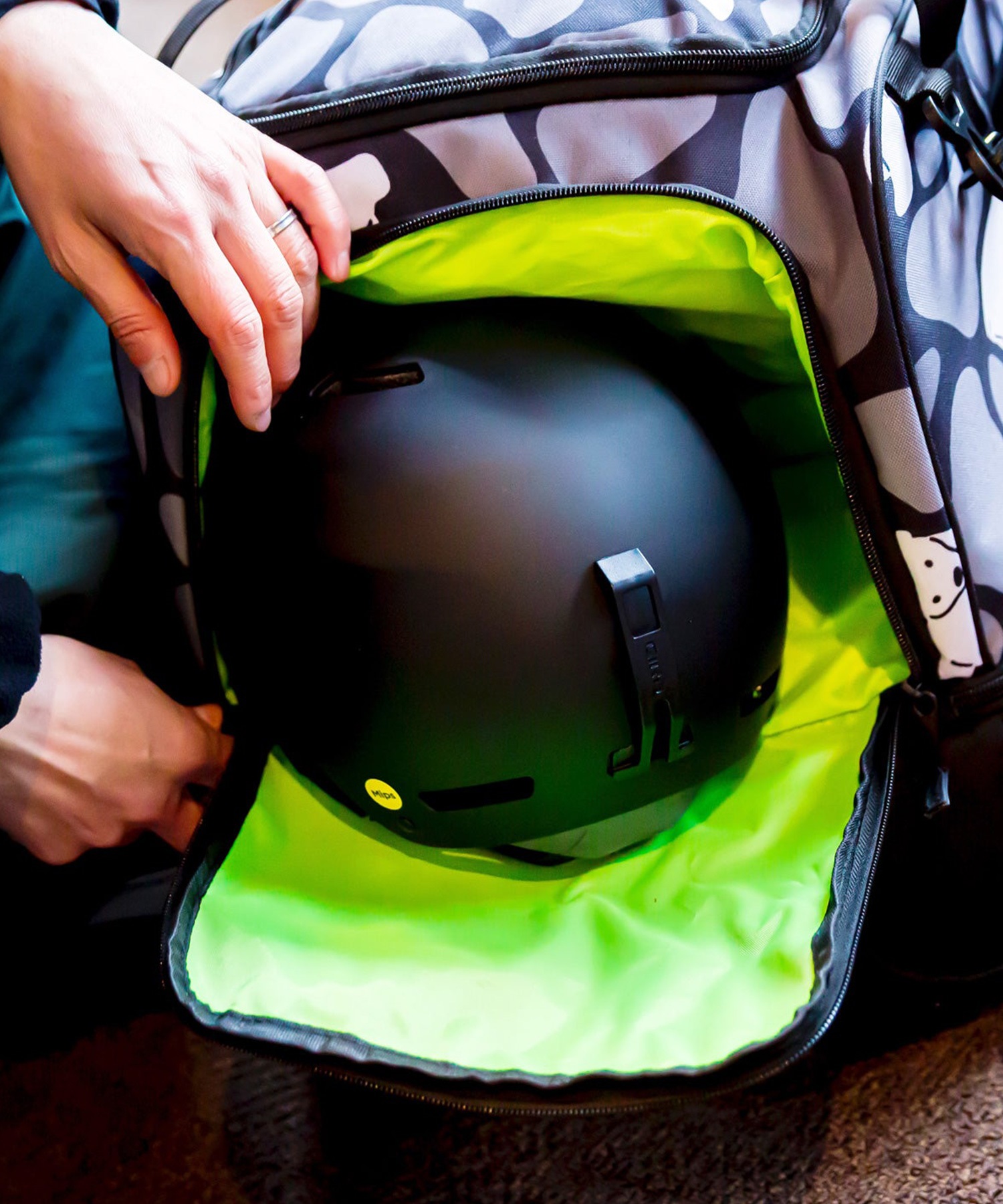 eb's エビス MULTI CONTAINER スノーボード ブーツケース バッグ