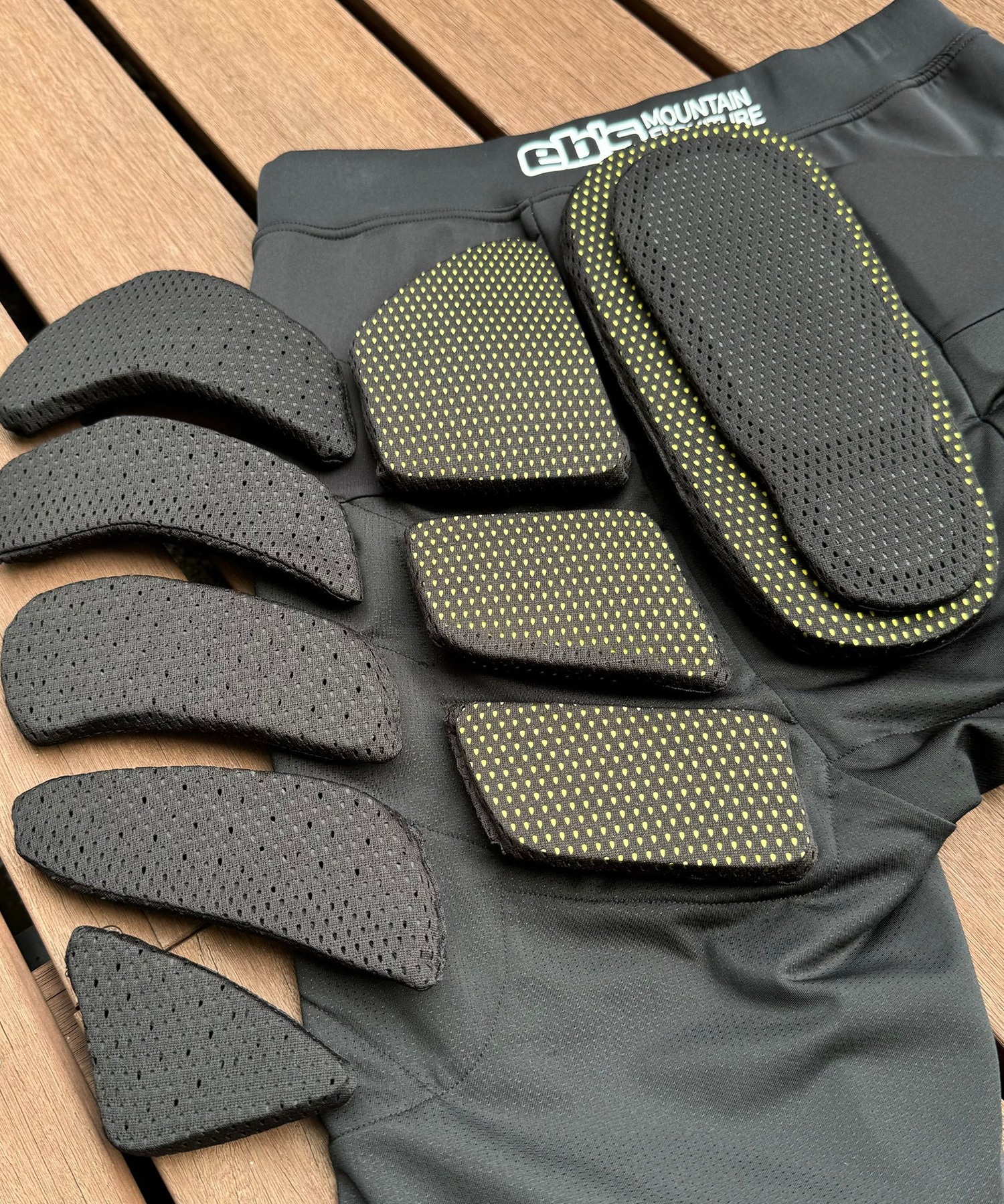 2526】eb's エビス スノーボード プロテクター ユニセックス HIP