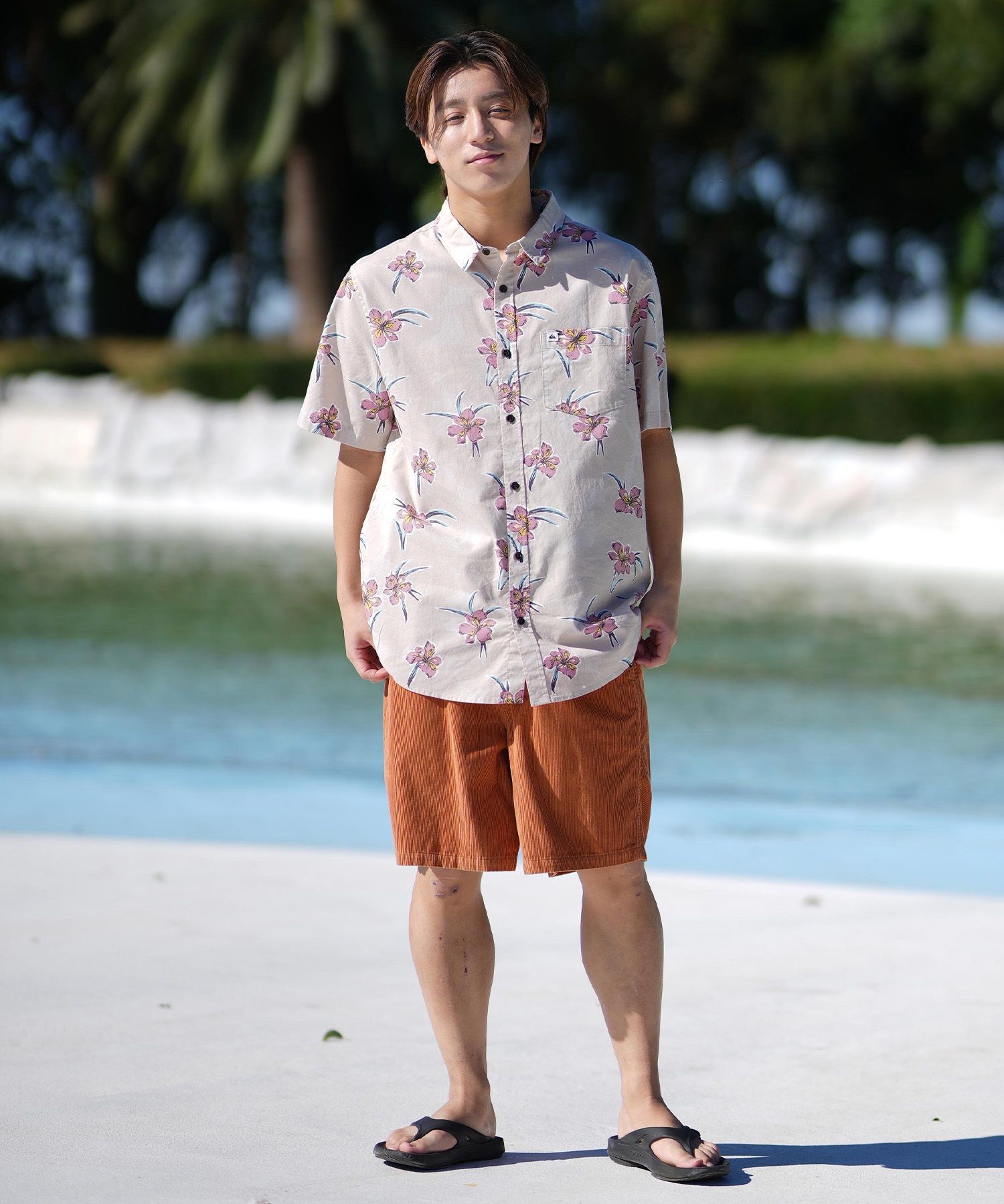 Quiksilver クイックシルバー ハーフパンツ タグ付 入手困難 花