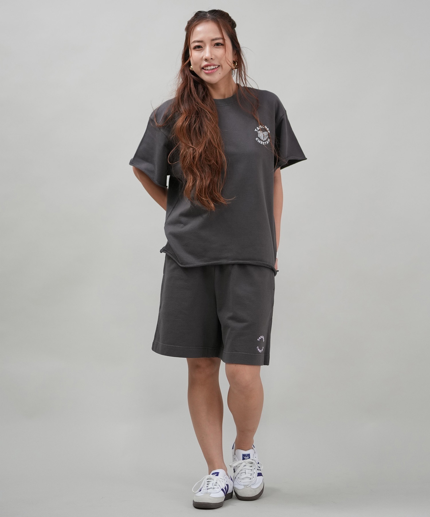 TAHCHEE ターチー 半袖 Tシャツ レディース バックプリント ロゴ TC250903-01 TAHCHEE ターチー 半袖 Tシャツ レディース バックプリント ロゴ