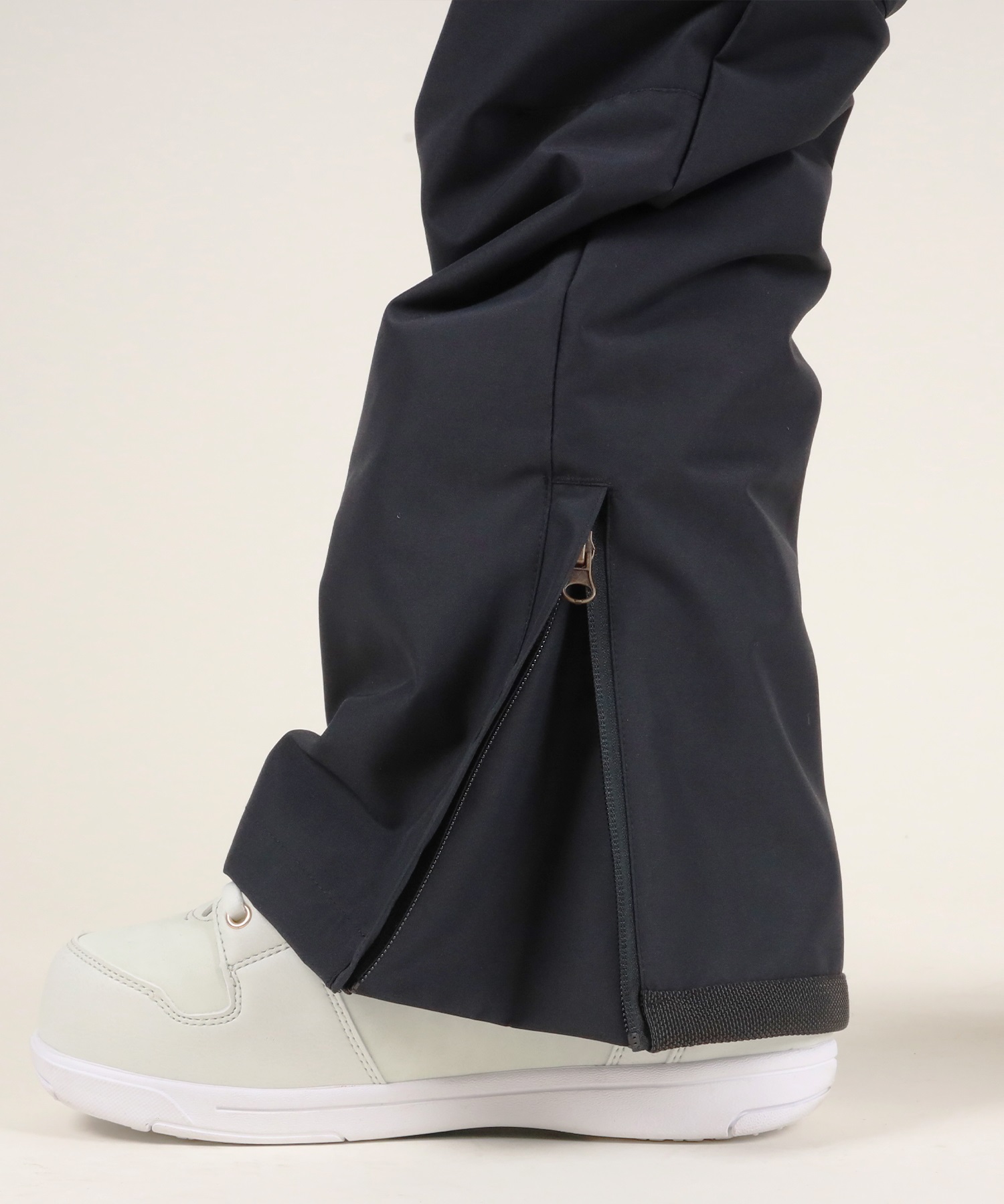 DC Shoes レディース スノーボード 黒ビブパンツ DC ディーシー VALIANT BIB スノーボード ウェア パンツ レディース