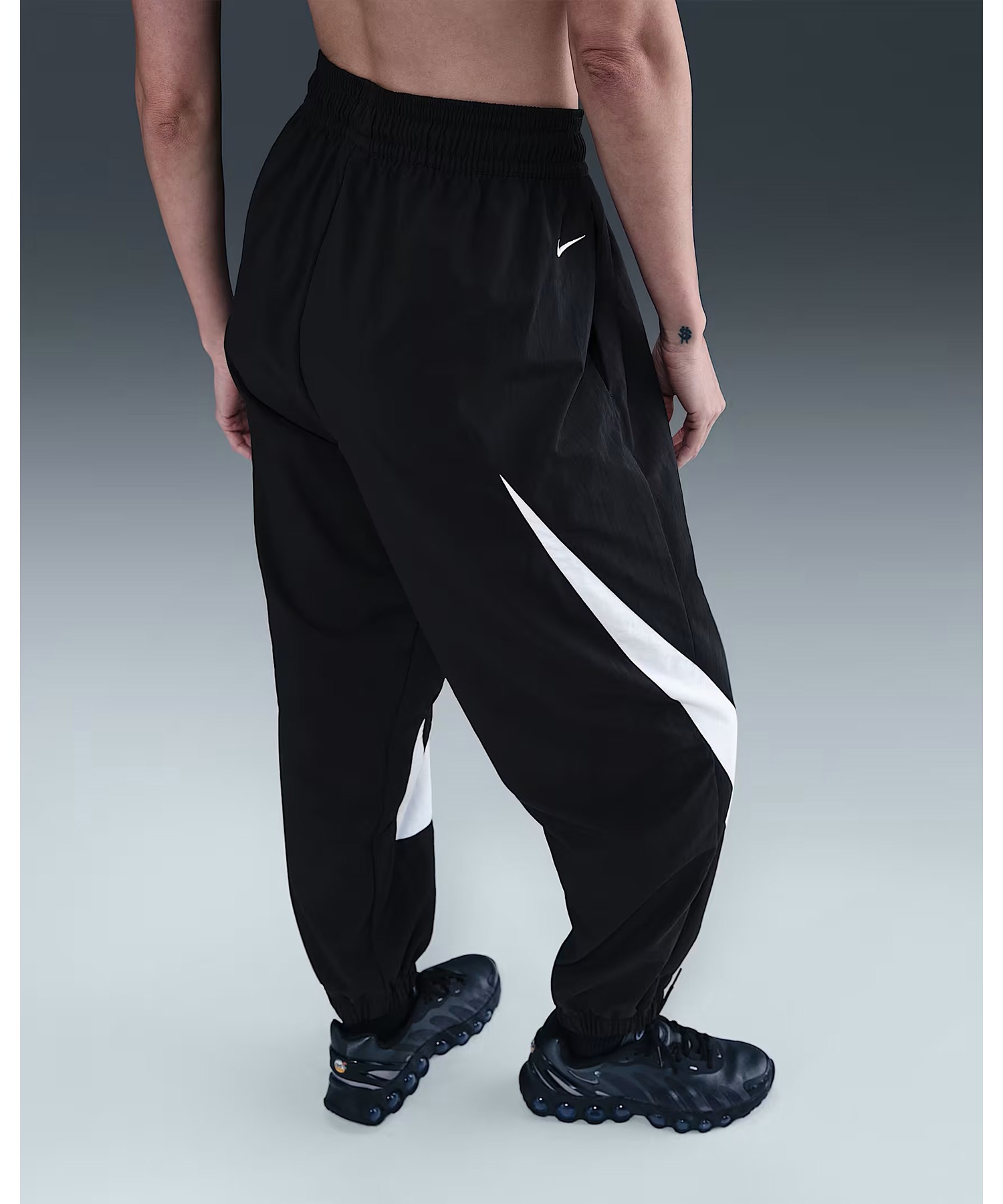 試着のみ！ナイキNIKEワイドトラックパンツ。ワイドパンツジャージ刺繍ロゴ 試着のみ！ナイキNIKEワイドトラックパンツ。ワイドパンツ