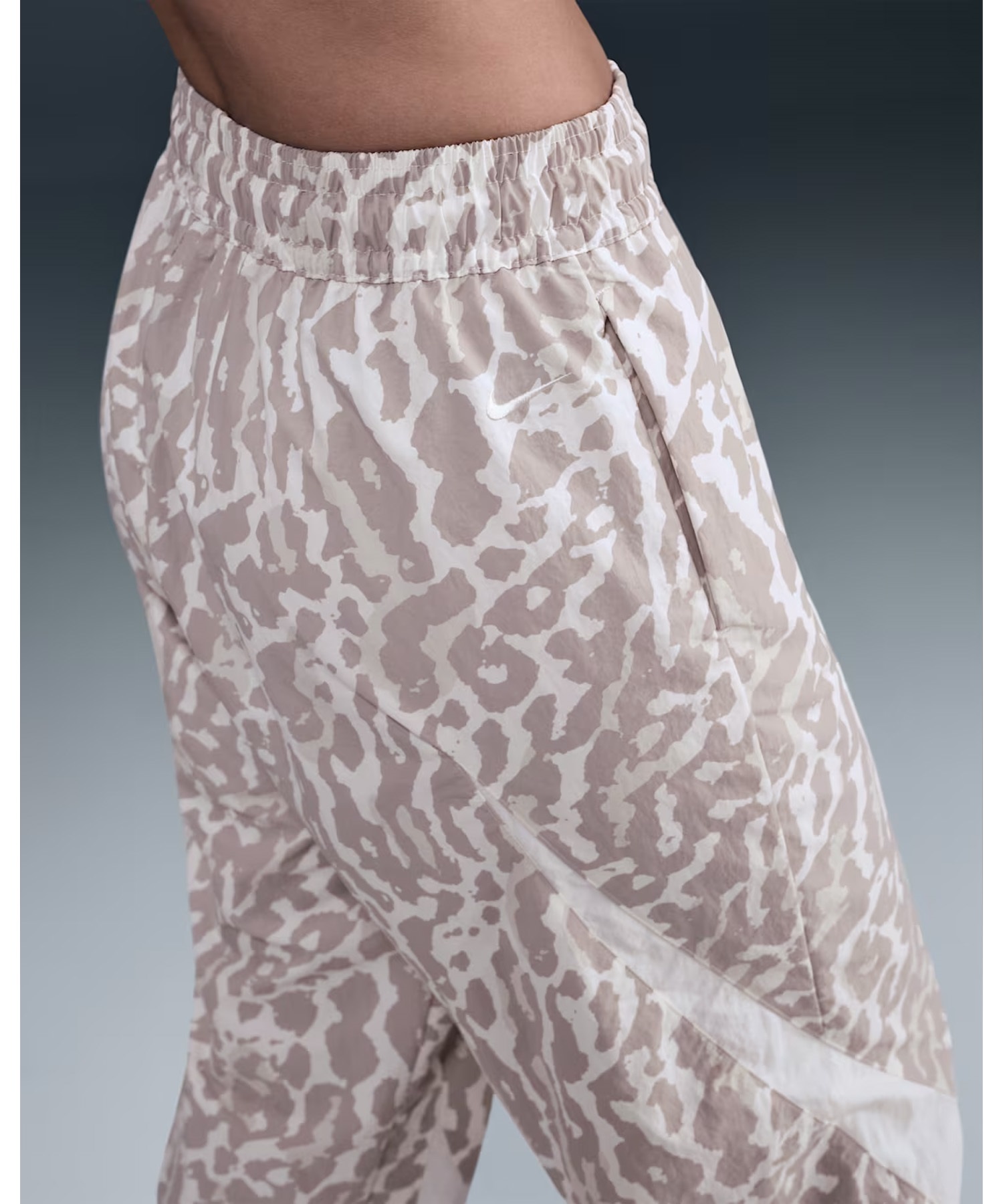 NIKE ナイキ ジャージ トラックパンツ レディース ヒョウ柄 レオパード