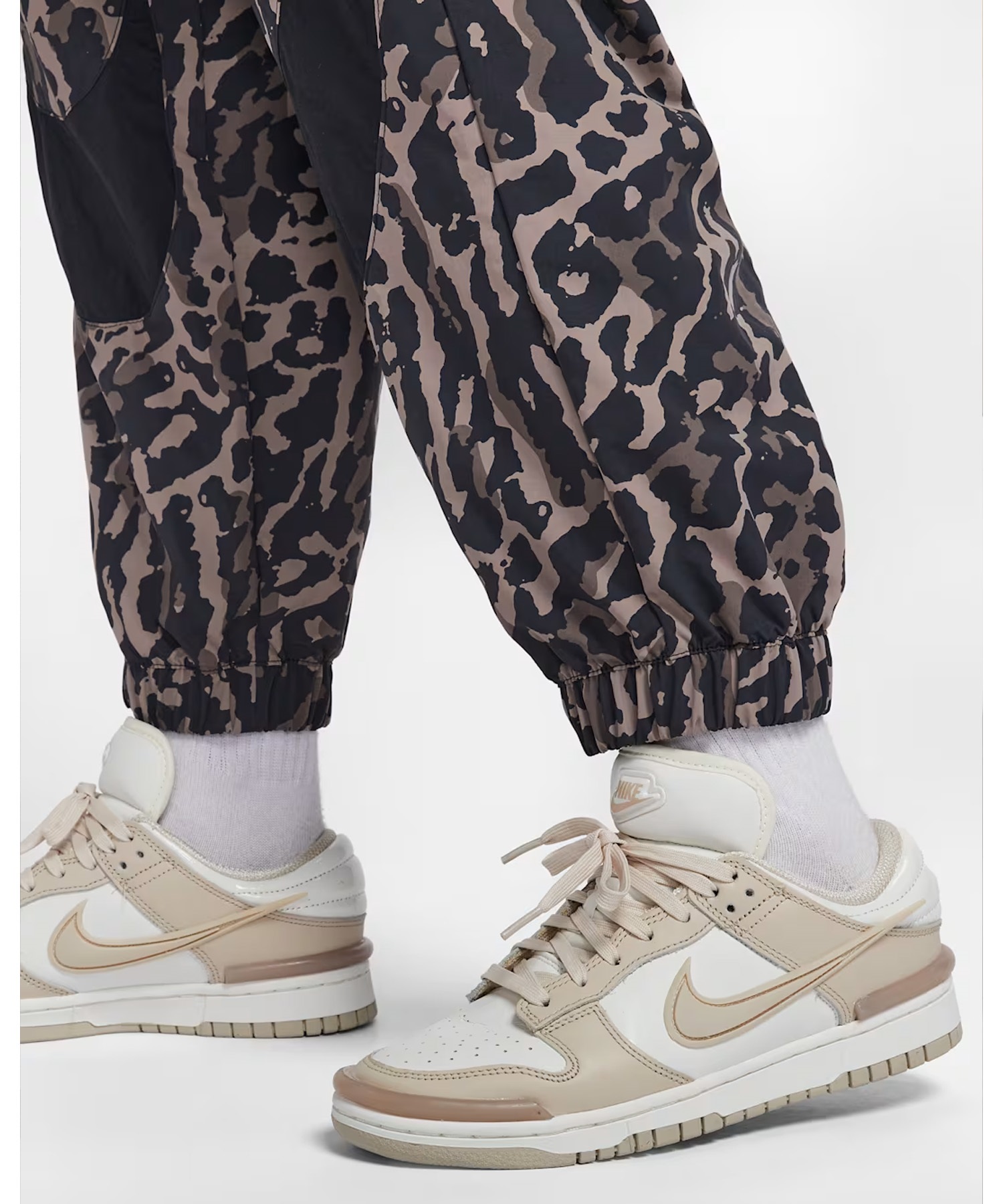 NIKE ナイキ ジャージ トラックパンツ レディース ヒョウ柄 レオパード