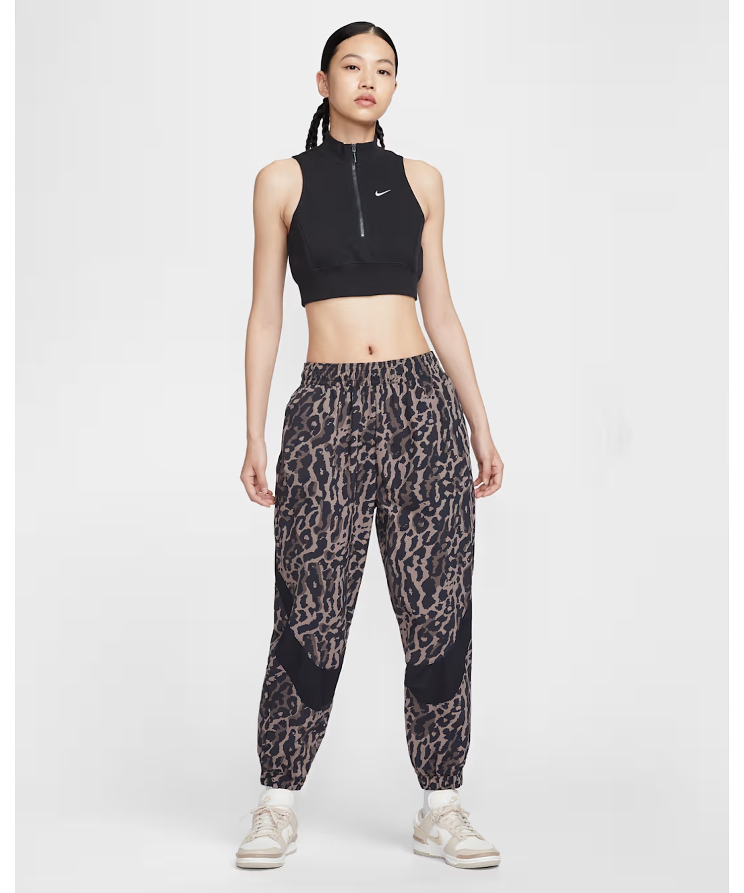 NIKE(ナイキ) ヒョウ柄 ナイロンジャケット　ショートパンツ　セットアップ NIKE（ナイキ） ジャージ トラックジャケット レディース ヒョウ柄