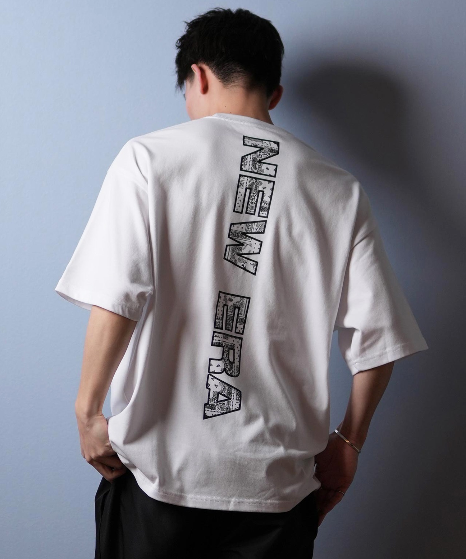 New Era メンズシャツ Mサイズ ホワイト 長袖 オーバーサイズド ヘビーウェイト コットン Tシャツ BLACK