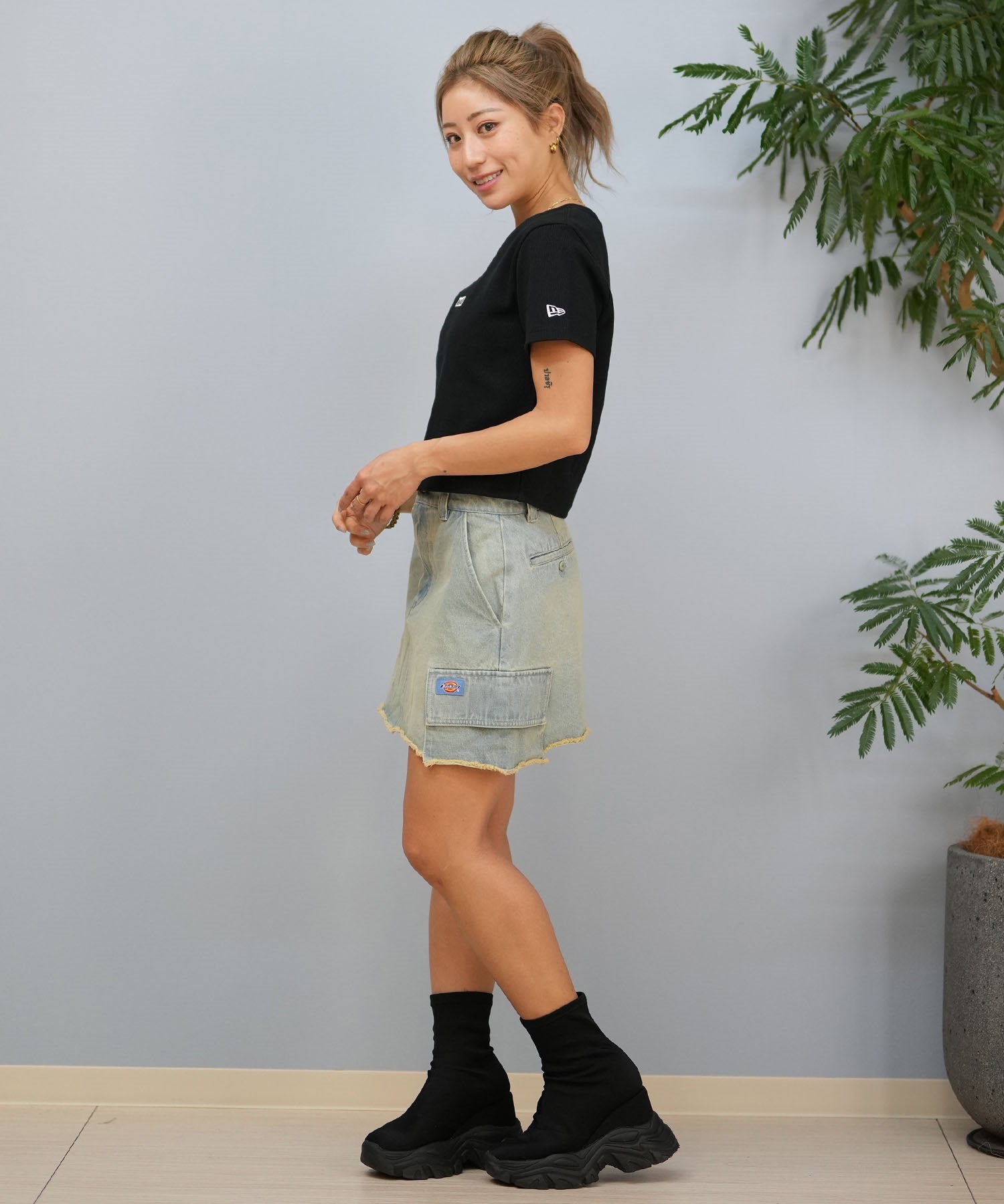 国内発送★New Era★クロップド リブ 半袖Tシャツ Women's 半袖 クロップド リブTシャツ BLACK LABEL SS25 オフ