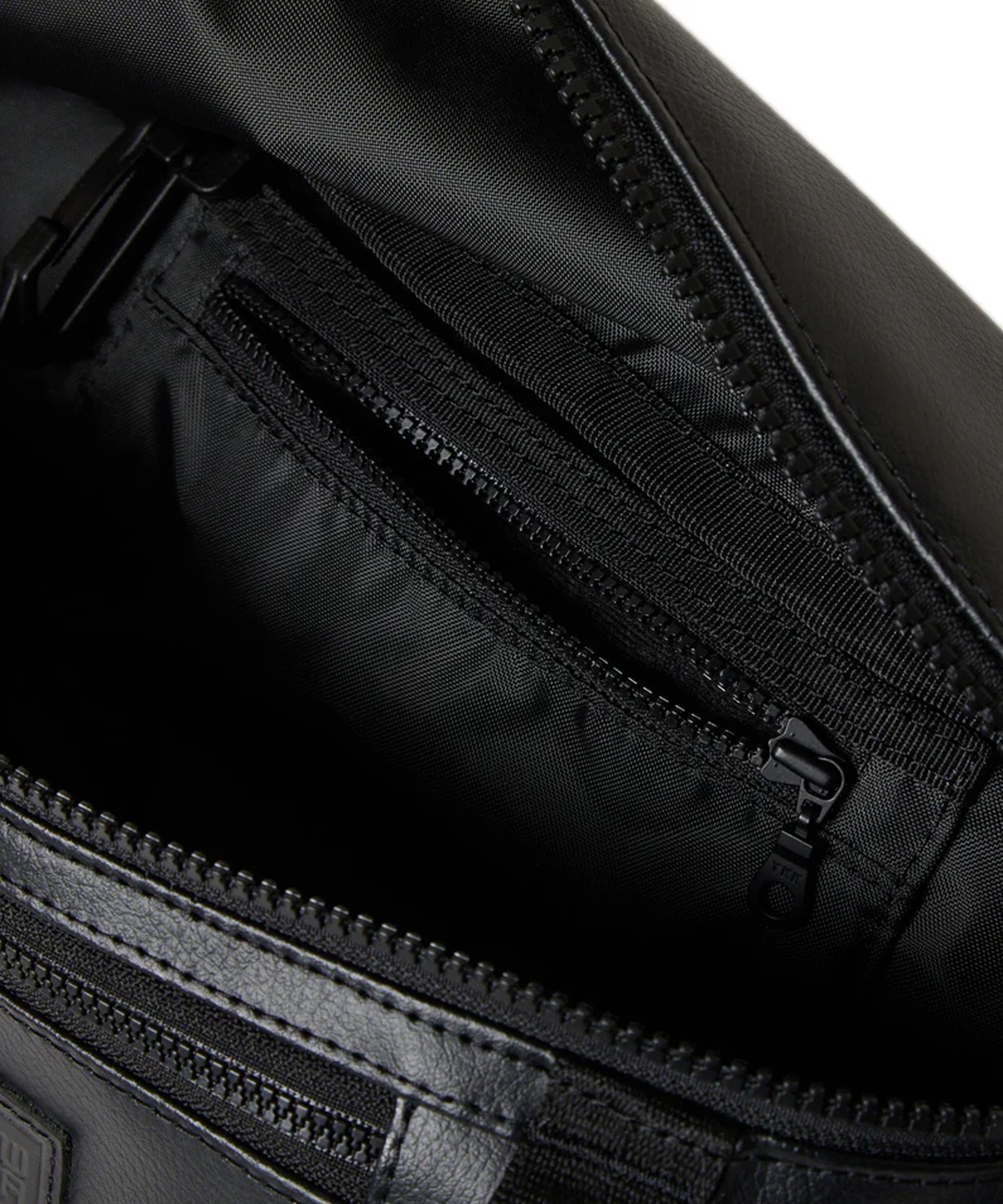 N°21 ブラック ウエストポーチ　美品 N°21 ブラック ウエストポーチ 美品 2025年最新】N°21 ボディ