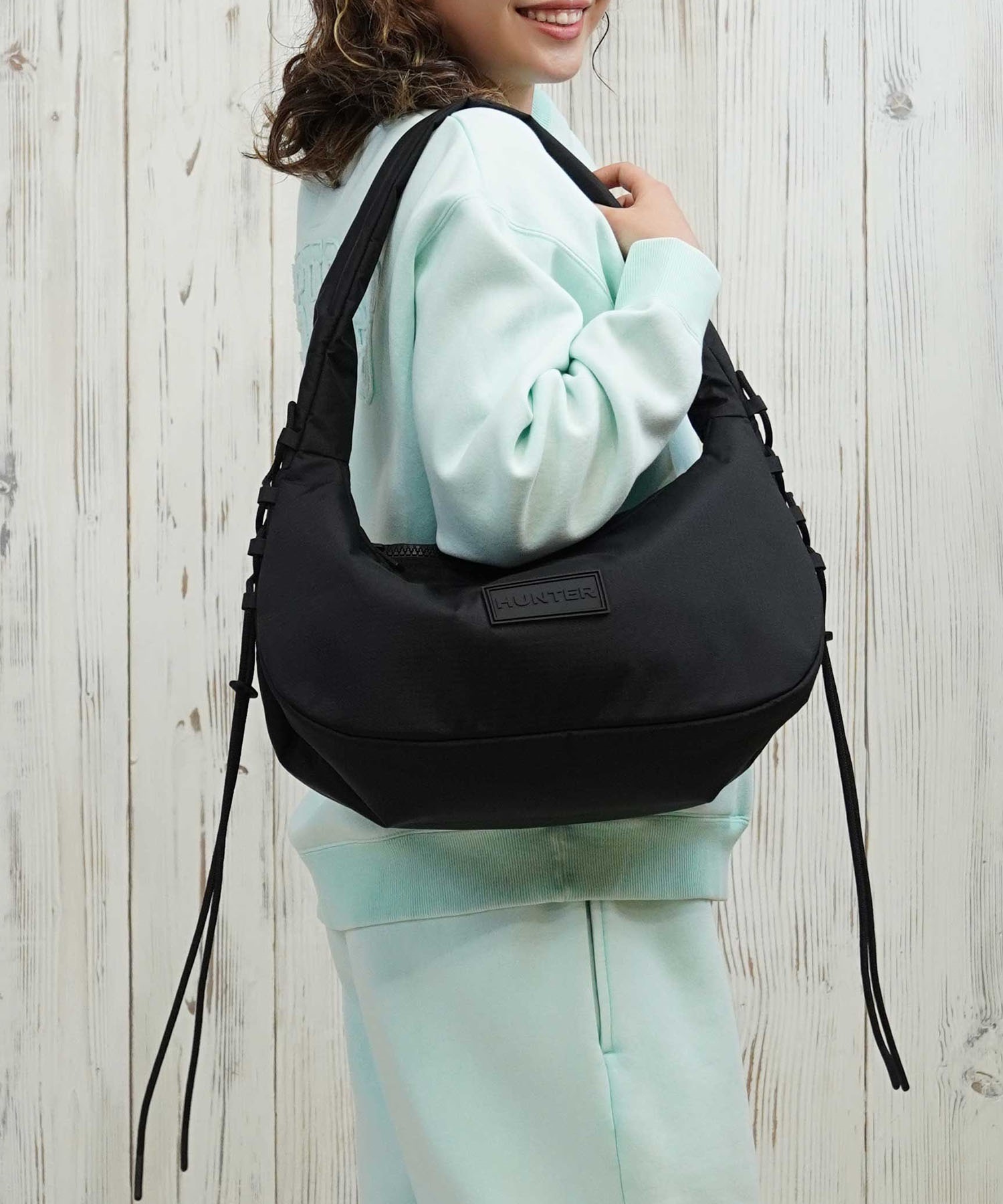 ハンター トラベル ホーボー シリング - バッグ ブラック HUNTER ハンドバッグ 「HUNTER」 TRAVEL HOBO SLING トラベル