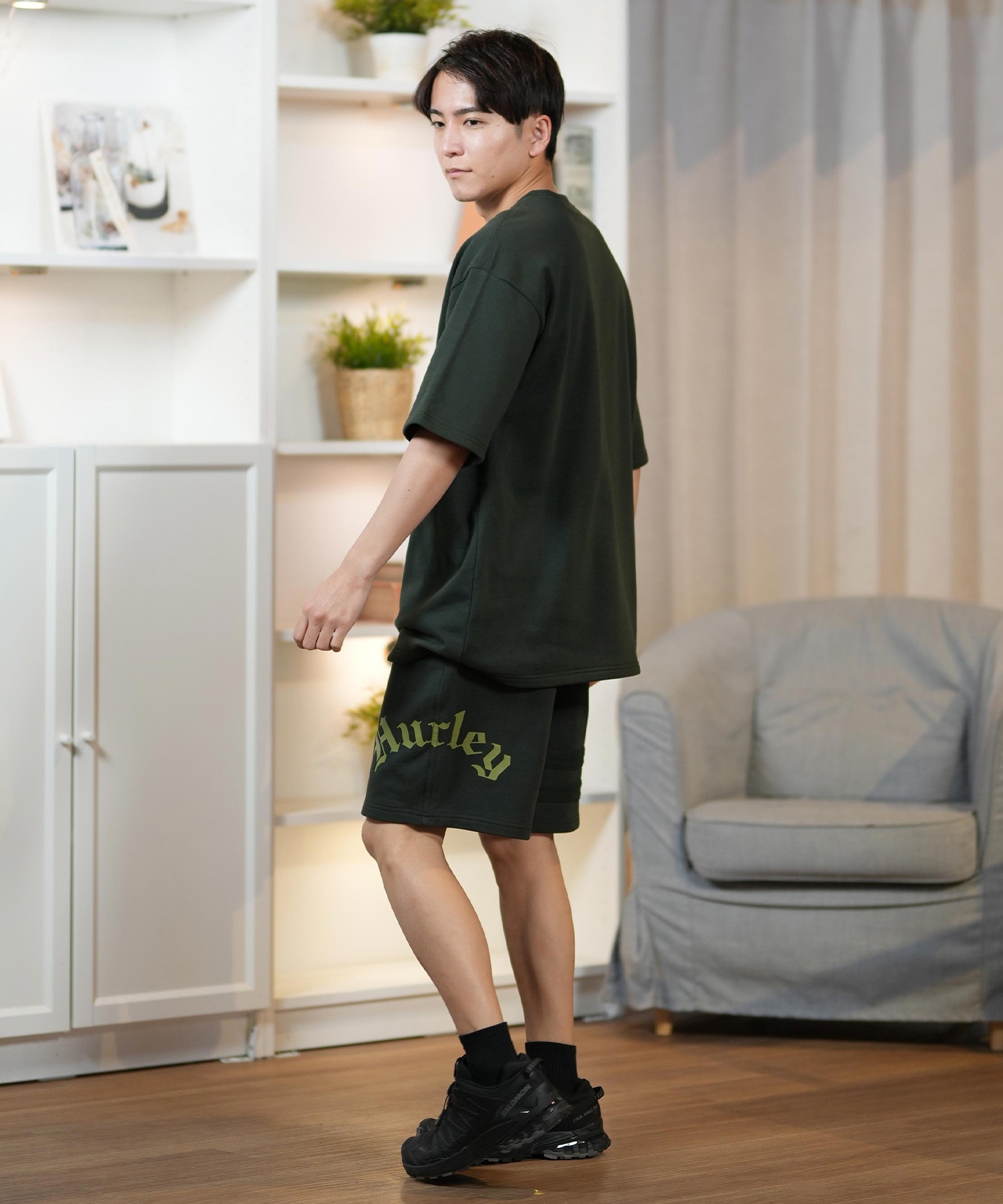 【boohoo】OFCLスタースウェットシャツ＆ショートパンツセット Hurley ハーレー ショートパンツ メンズ スウェットショーツ
