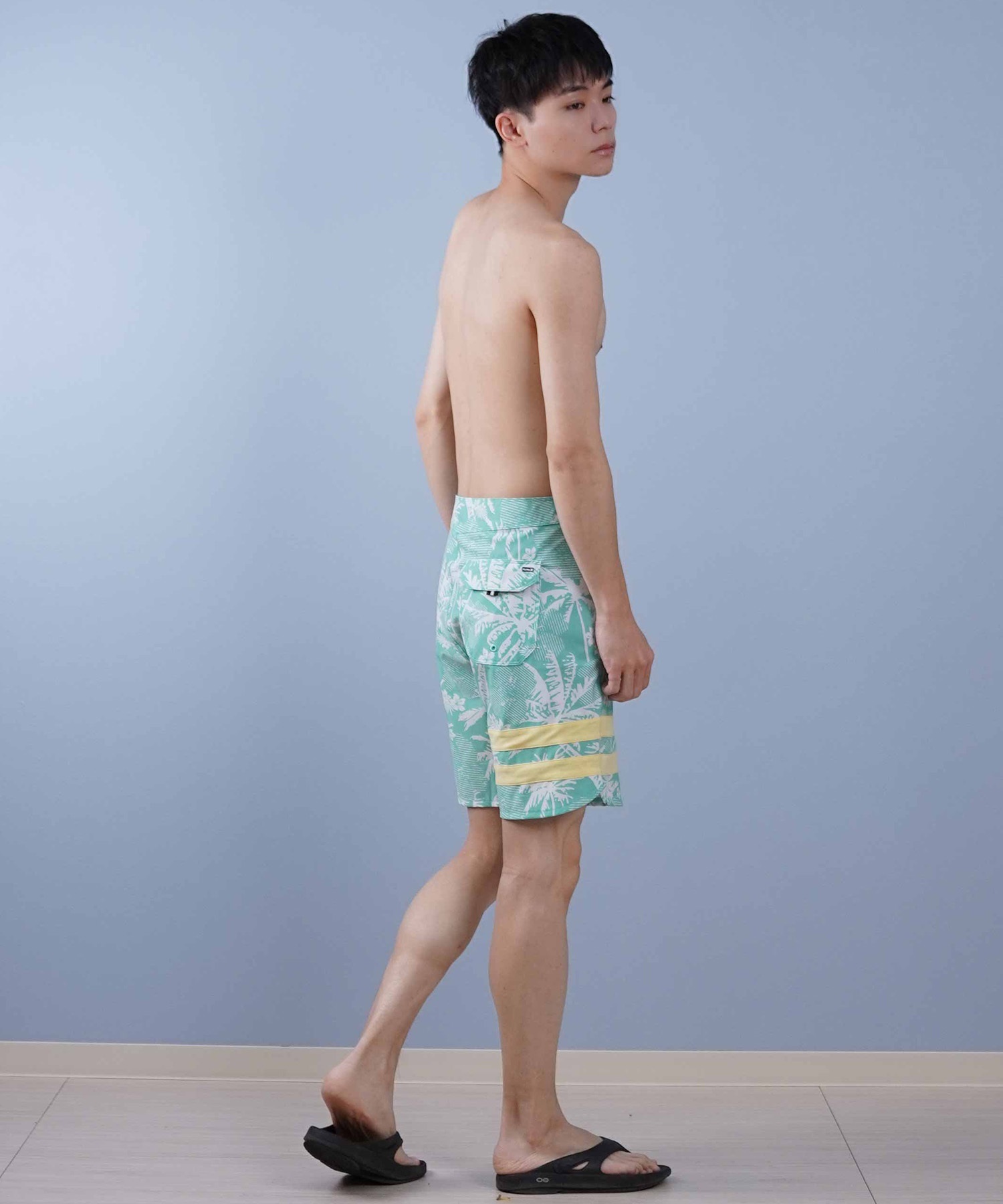 モンクレール S 水着 海パン サーフパンツ ボードショーツ 総柄 黒 白