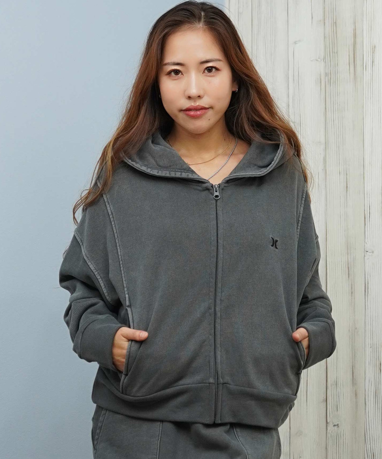 Hurley ハーレー ジップアップ パーカー レディース ワンポイント ロゴ 裏毛 SWEAT PIGMENT FZ HOODIE WCFF252030(ANVY-M)