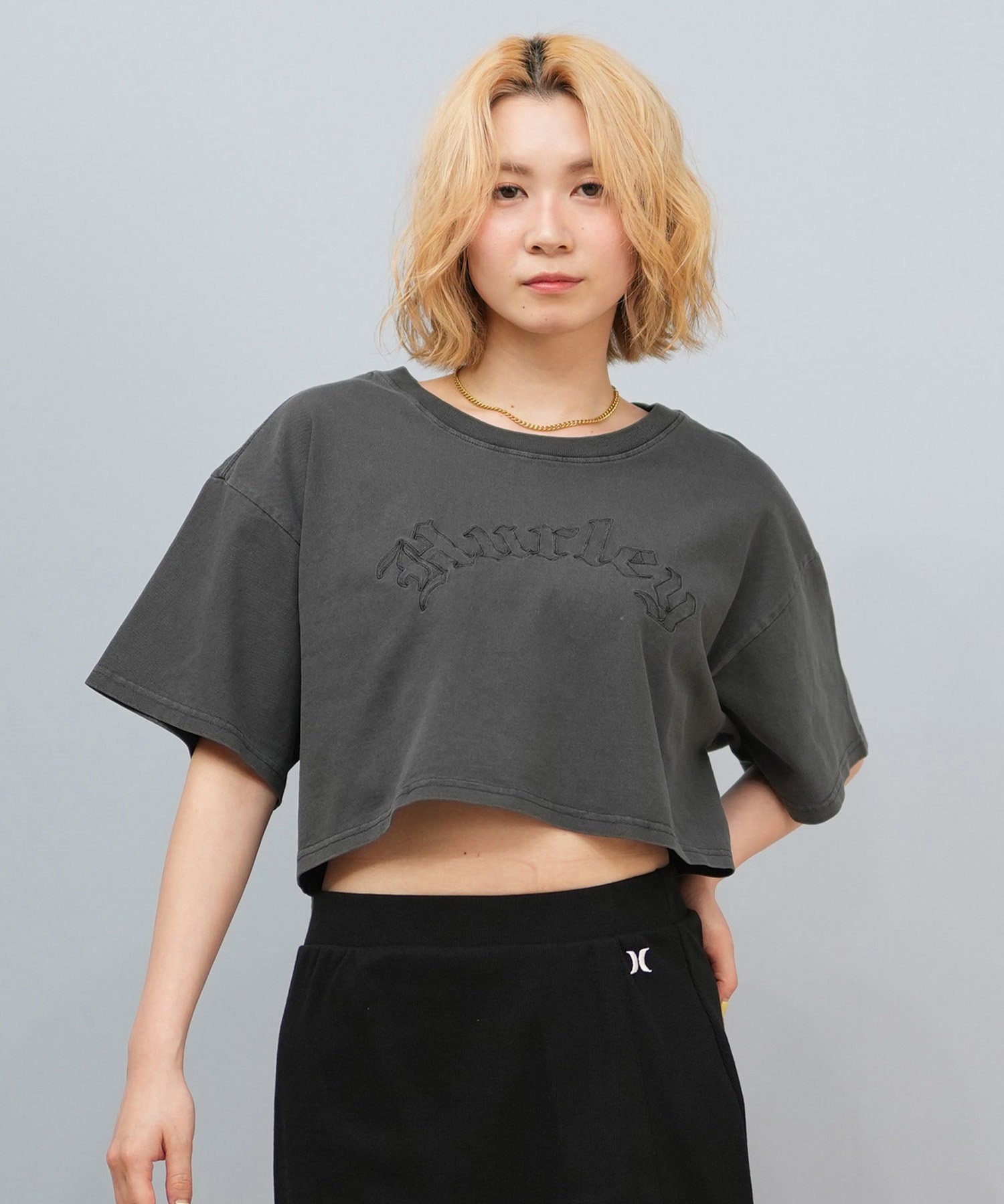 Hurley ハーレー  半袖 Tシャツ レディース シンプル ショート丈 OVS EMB OE LG CRPD SS TEE WCSS251049(BLK-M)