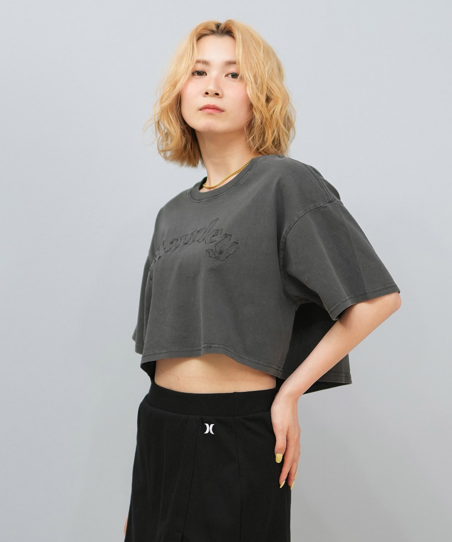 Hurley ハーレー  半袖 Tシャツ レディース シンプル ショート丈 OVS EMB OE LG CRPD SS TEE WCSS251049(BLK-M)