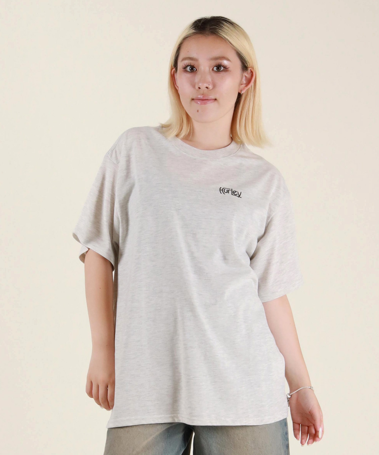 Hurley ハーレー 半袖 Tシャツ レディース バックプリント ハイビスカス ボックスロゴ ショートスリーブティー WCSS251055 Hurley/ハーレー ハイビスカス/ボックスロゴ/ショートスリーブ