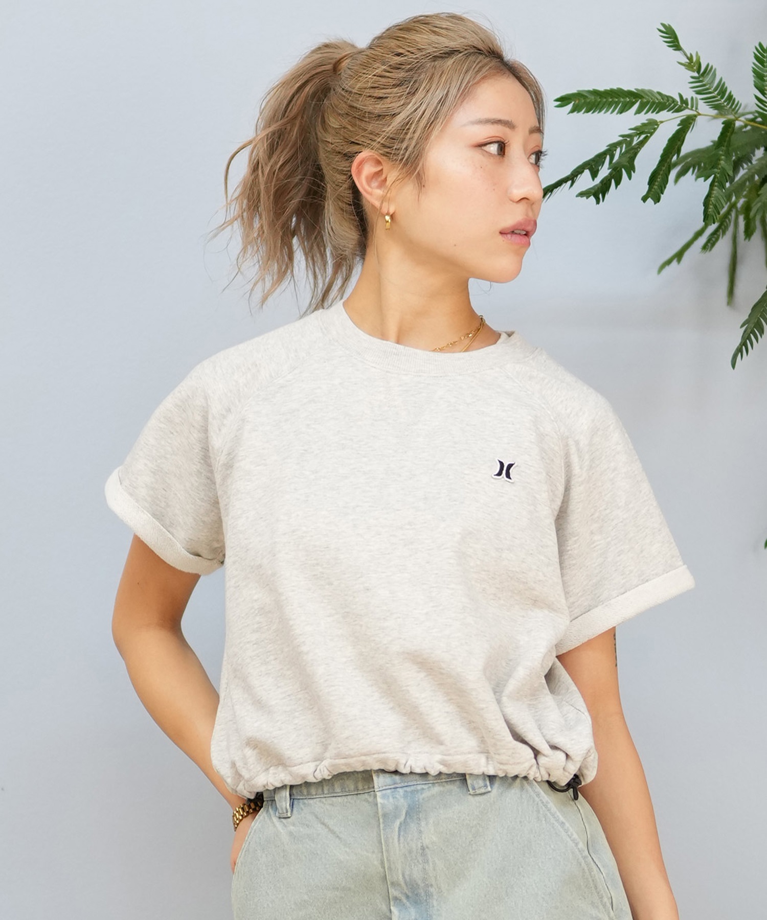 Hurley ハーレー 半袖 Tシャツ レディース クロップド丈 ショート丈 スウェット生地 ワンポイント ロゴ WCSS251056(BLK-FREE)