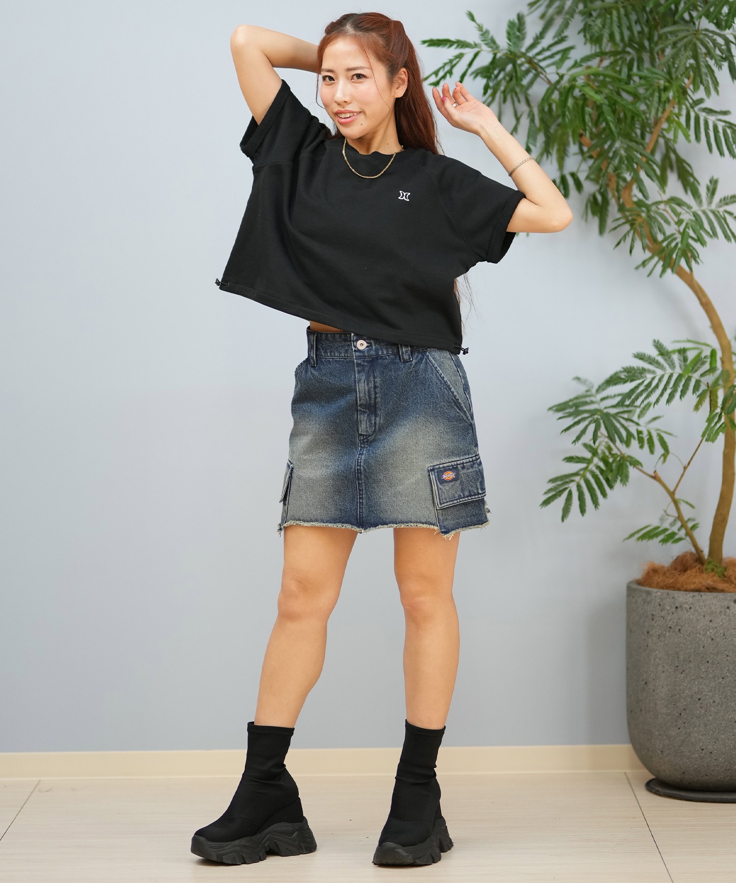 Hurley ハーレー 半袖 Tシャツ レディース クロップド丈 ショート丈 スウェット生地 ワンポイント ロゴ WCSS251056(BLK-FREE)