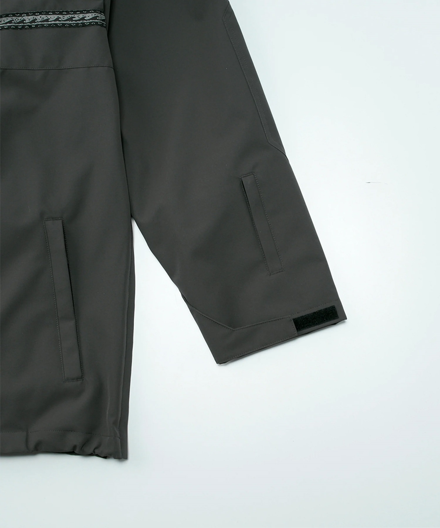 ♠【ビラボン】✨新品未使用　スノボードジャケット　スキー　黒×グレー　M BILLABONG ビラボン スノーボード ウェア ジャケット ユニセックス
