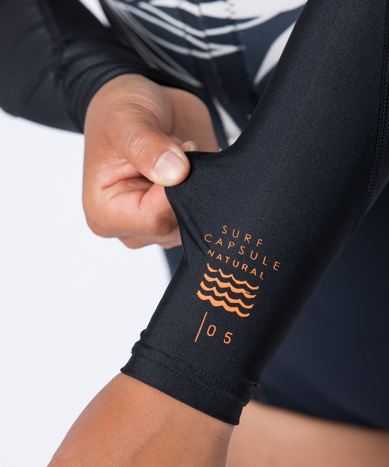 Billabong レディースブラックウェットスーツ 膝パッド付き　新品同様 OUTLET】BILLABONG レディース 【SURF CAPSULE】 SPRING FEVER