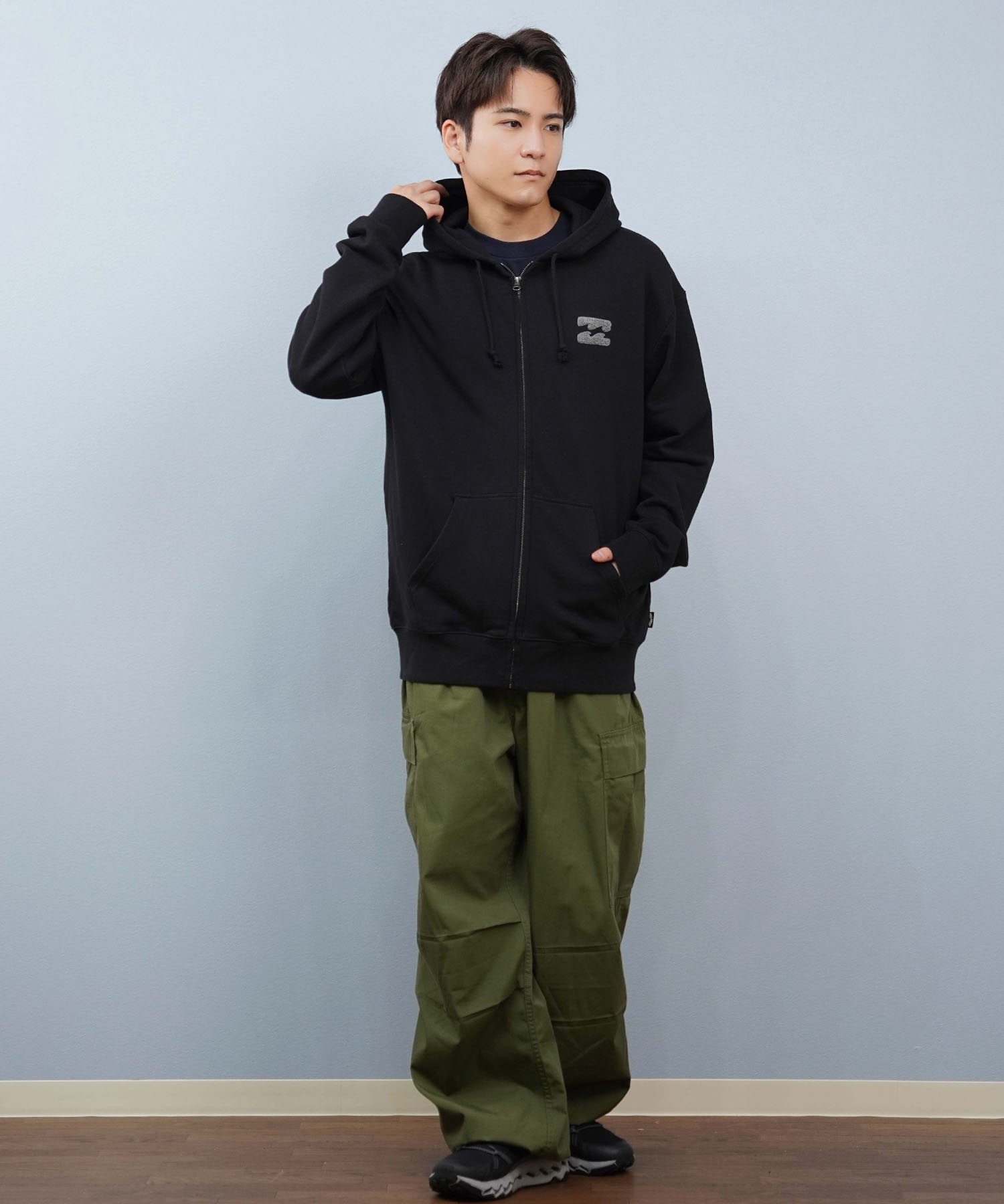 B/ ビースラッシュ　ナイロン　ジャケット　パーカー 春夏コーデにおすすめのB/ “4WAY STRETCH”ジップパーカーを使用した