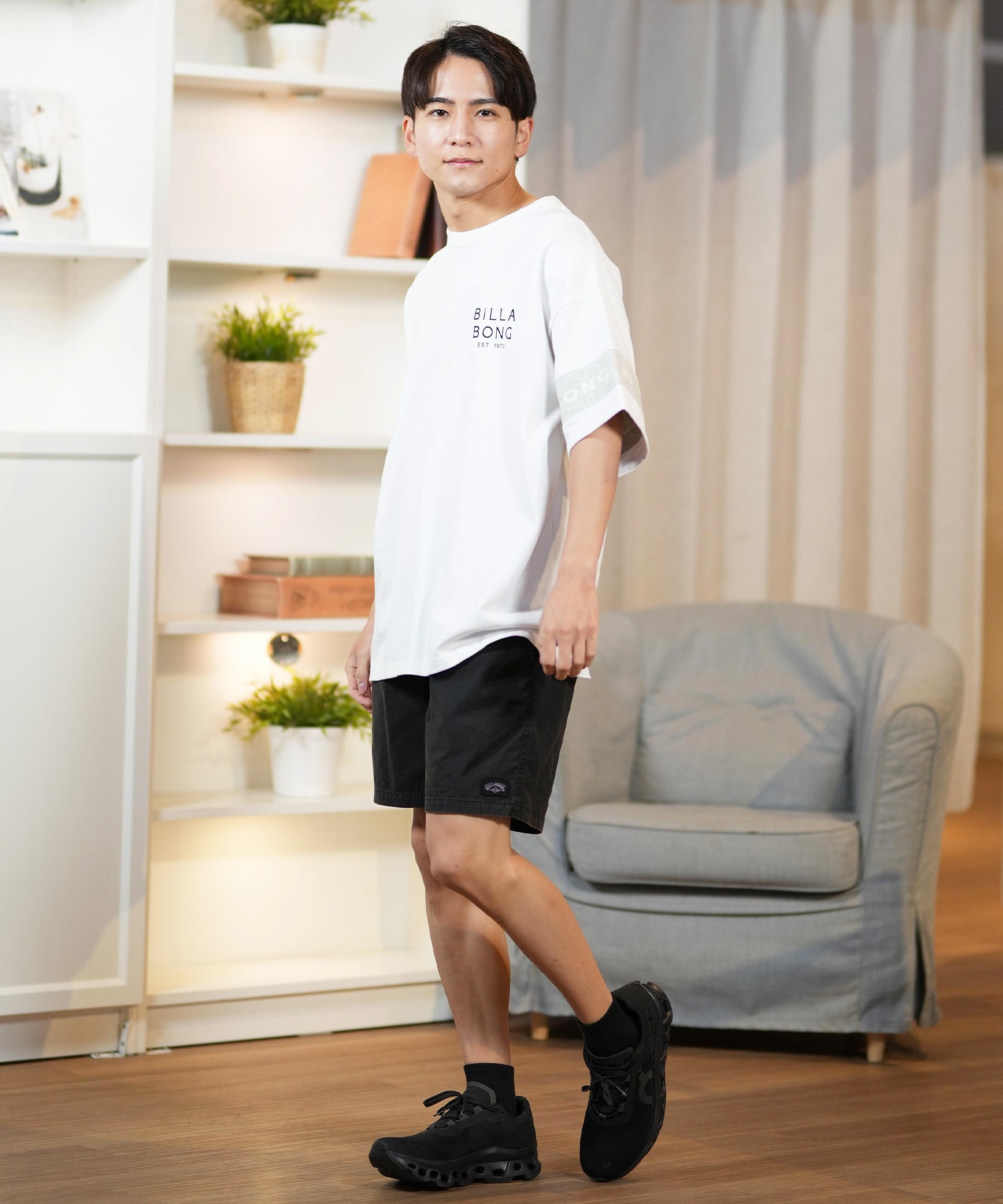 malbon マルボンメンズ 半袖シャツ ショートパンツ 上下2点セット Malbon マルボンメンズ 半袖シャツ ショートパンツ 2点セット 白