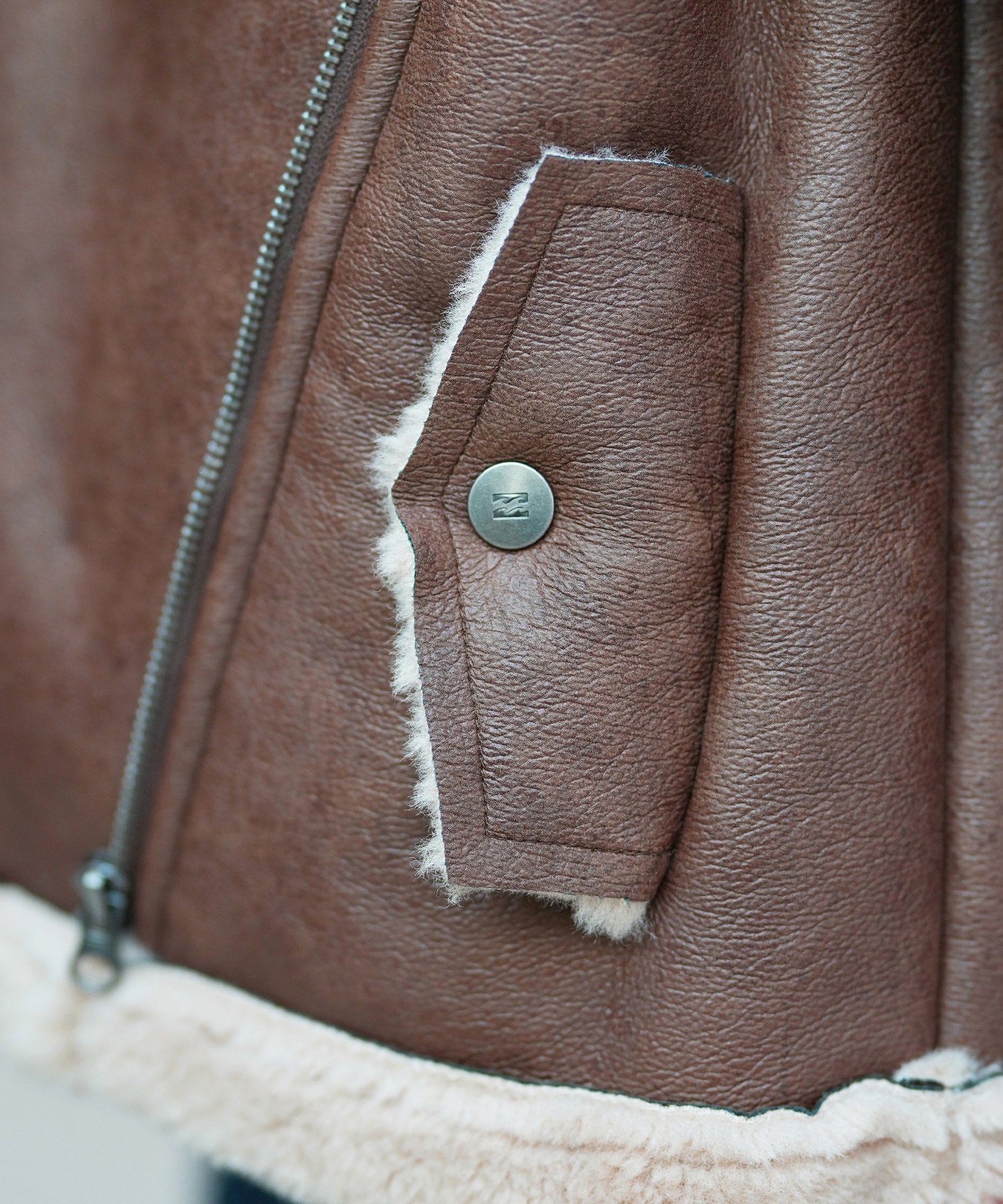 BILLABONG ビラボン ベスト レディース ワンポイント FAUX LEATHER MOUTON VEST BF014-750(BLK-M)