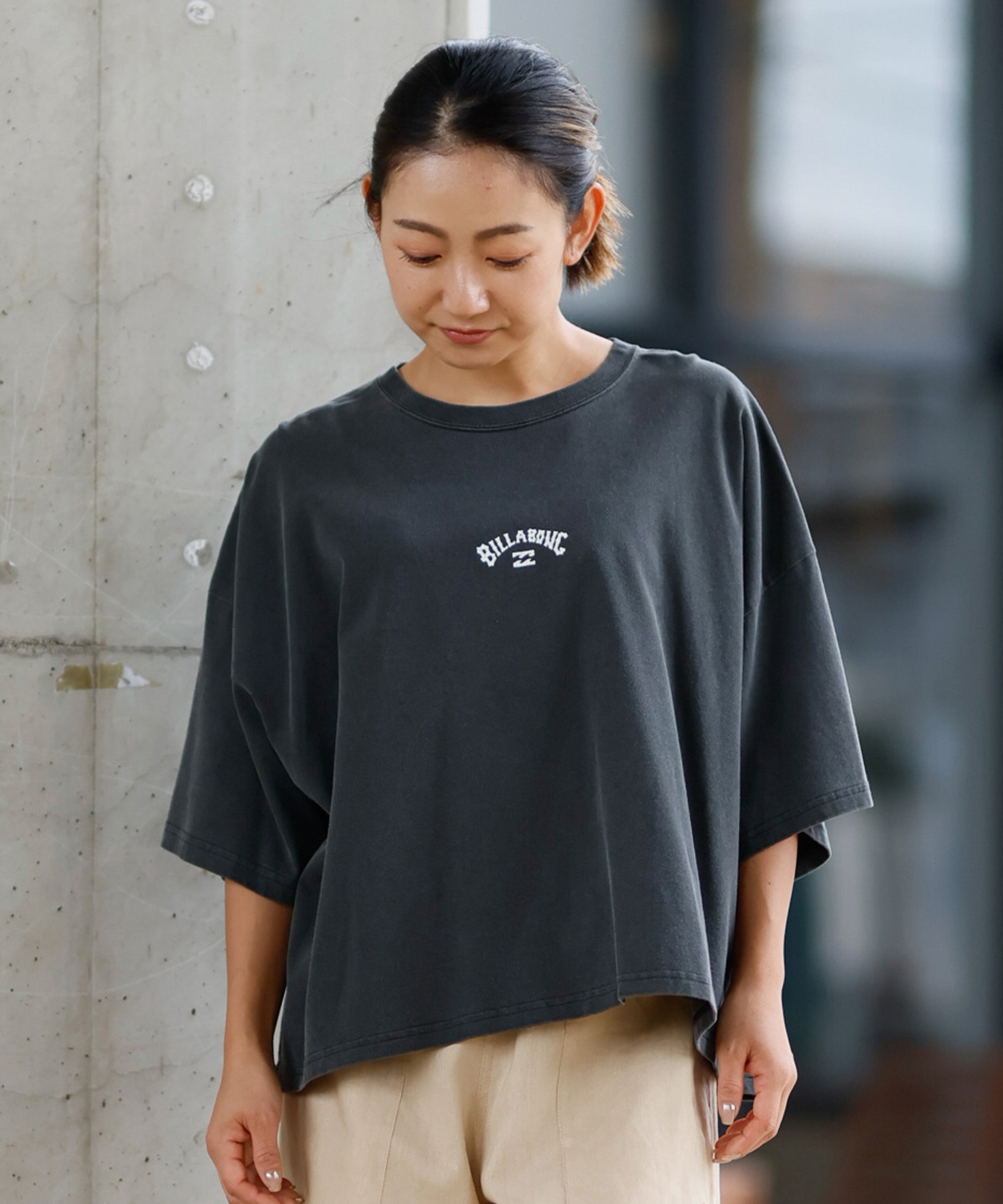BILLABONG ビラボン 半袖 Tシャツ レディース バックプリント クロップド丈 ARCH LOGO PIGMENT WIDE LOOSE CROPPED TEE BF013-206(SCS-M)