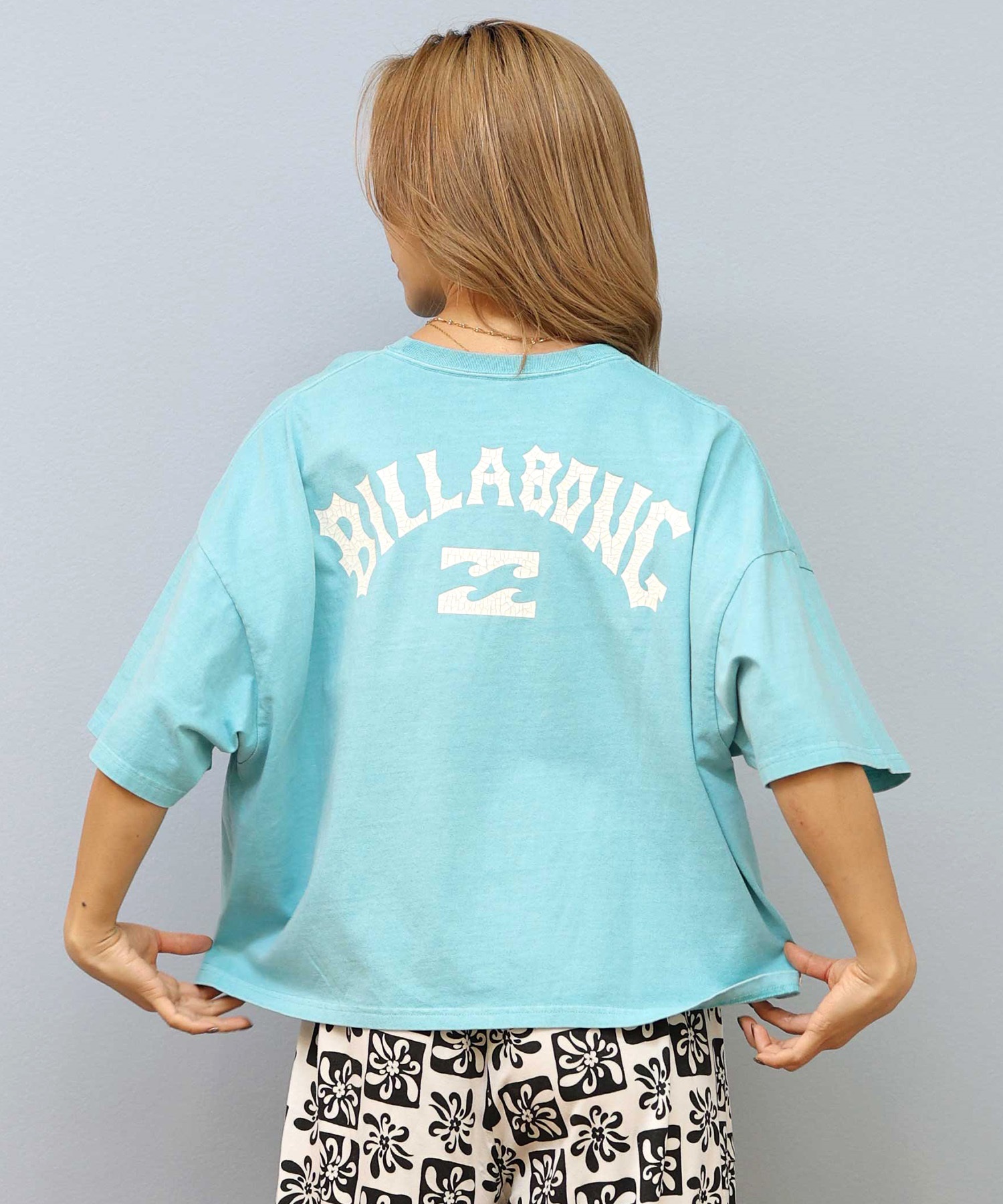 BILLABONG ビラボン 半袖 Tシャツ レディース バックプリント クロップド丈 ARCH LOGO PIGMENT WIDE LOOSE CROPPED TEE BF013-206(SCS-M)