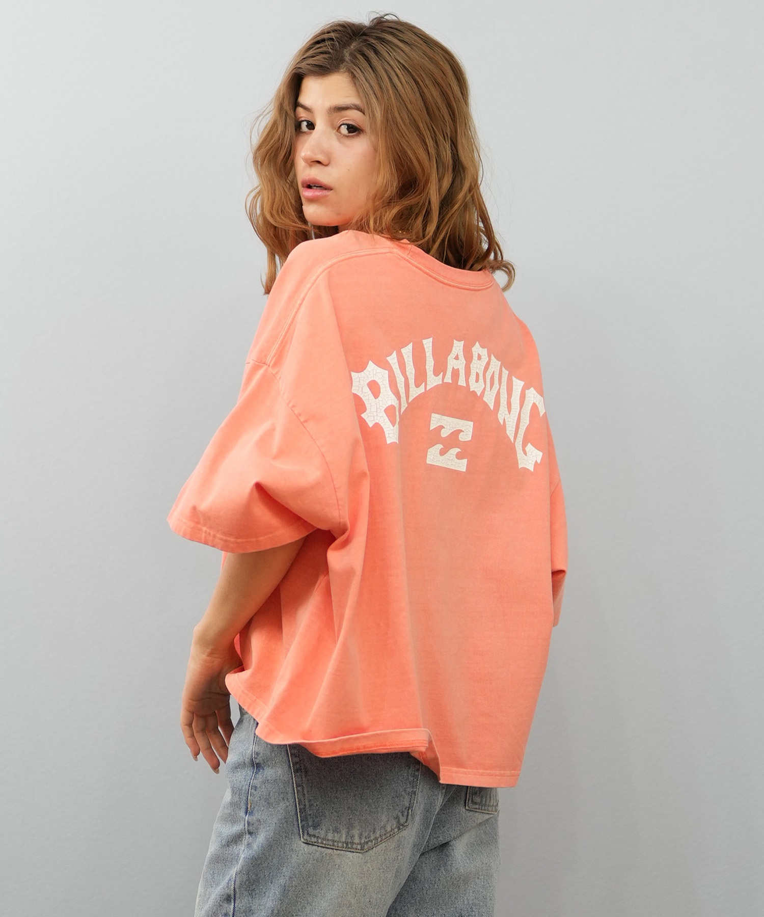 BILLABONG ビラボン 半袖 Tシャツ レディース バックプリント クロップド丈 ARCH LOGO PIGMENT WIDE LOOSE CROPPED TEE BF013-206(SCS-M)