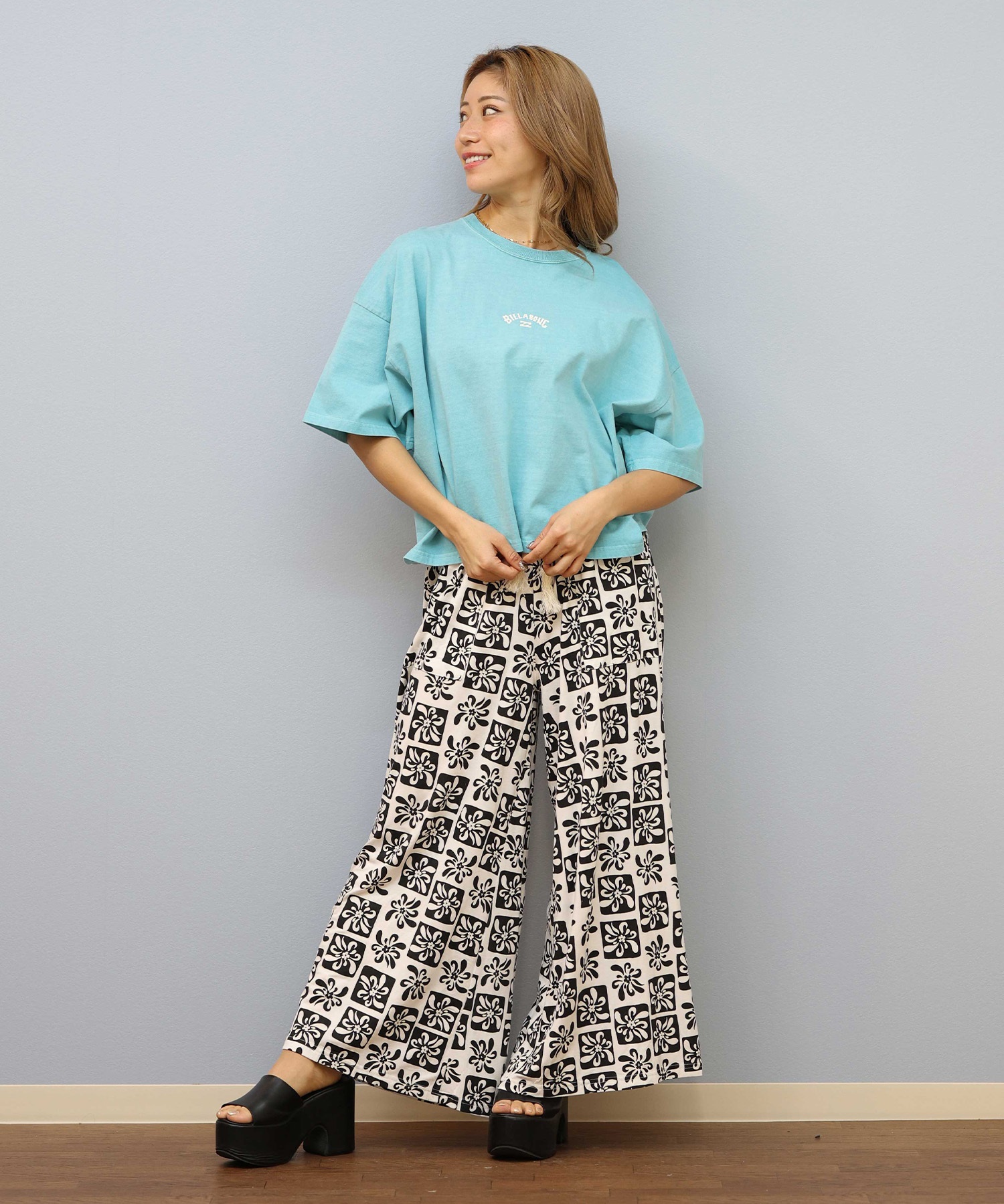 BILLABONG ビラボン 半袖 Tシャツ レディース バックプリント クロップド丈 ARCH LOGO PIGMENT WIDE LOOSE CROPPED TEE BF013-206(SCS-M)