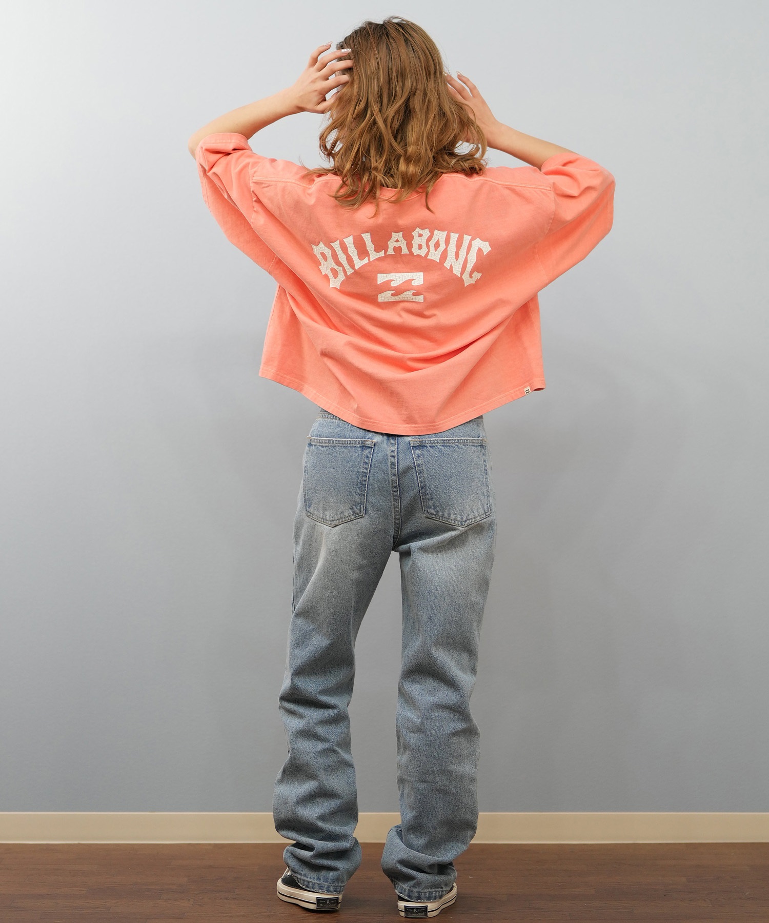 BILLABONG ビラボン 半袖 Tシャツ レディース バックプリント クロップド丈 ARCH LOGO PIGMENT WIDE LOOSE CROPPED TEE BF013-206(SCS-M)