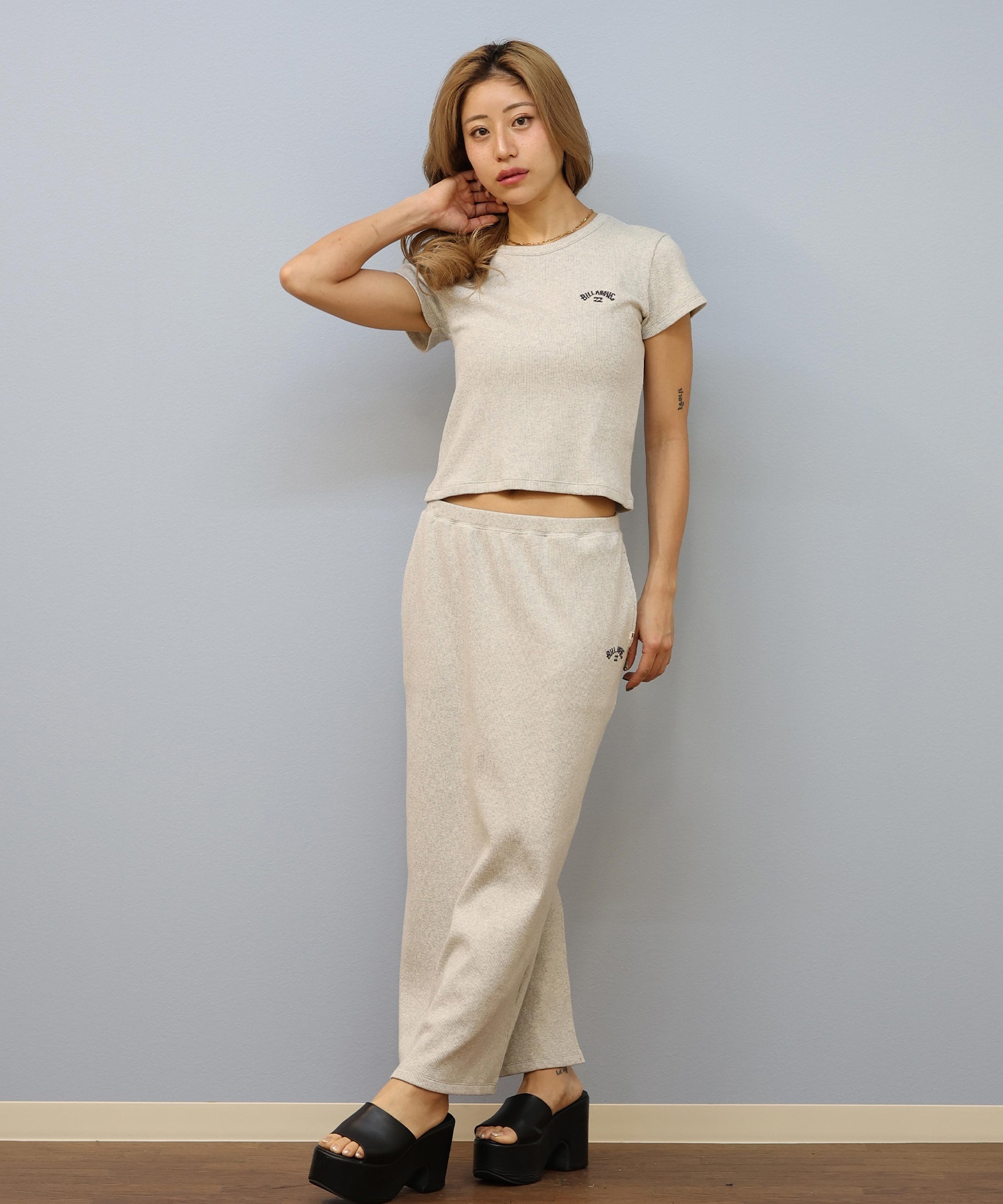 BILLABONG ビラボン 半袖 Tシャツ レディース クロップド丈 ショート丈