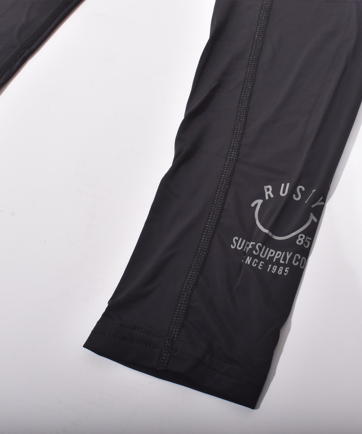 RUSTY ラスティー 水着 ラッシュガード レギンス キッズ ジュニア 子供 スポーツスパッツ 10分丈 ブランドロゴ 965492(BK-130cm)