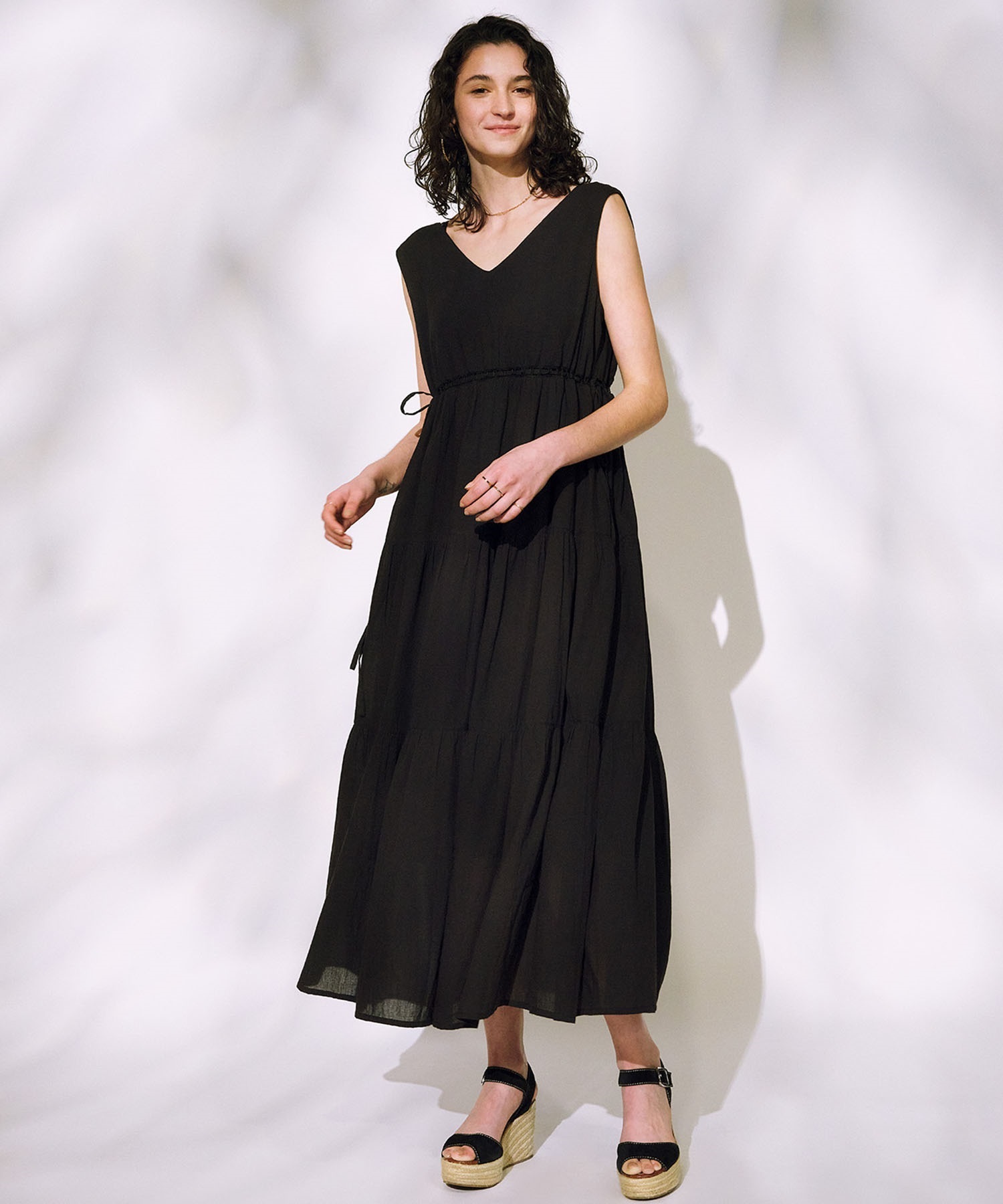 Rika×ZURI vanessdコラボ オープンバック 黒 ワンピース Zuri×Rika vanessdコラボ オープンバック黒ワンピース - メルカリ